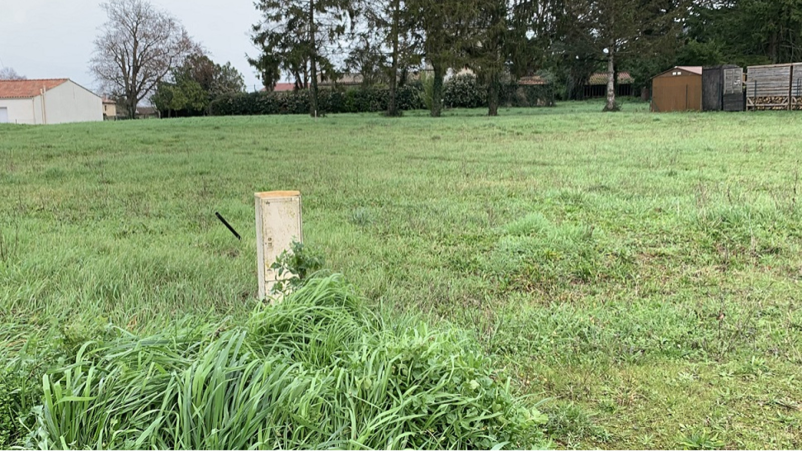 Terrain constructible de 606m2 à Saint-Christoly-de-Blaye