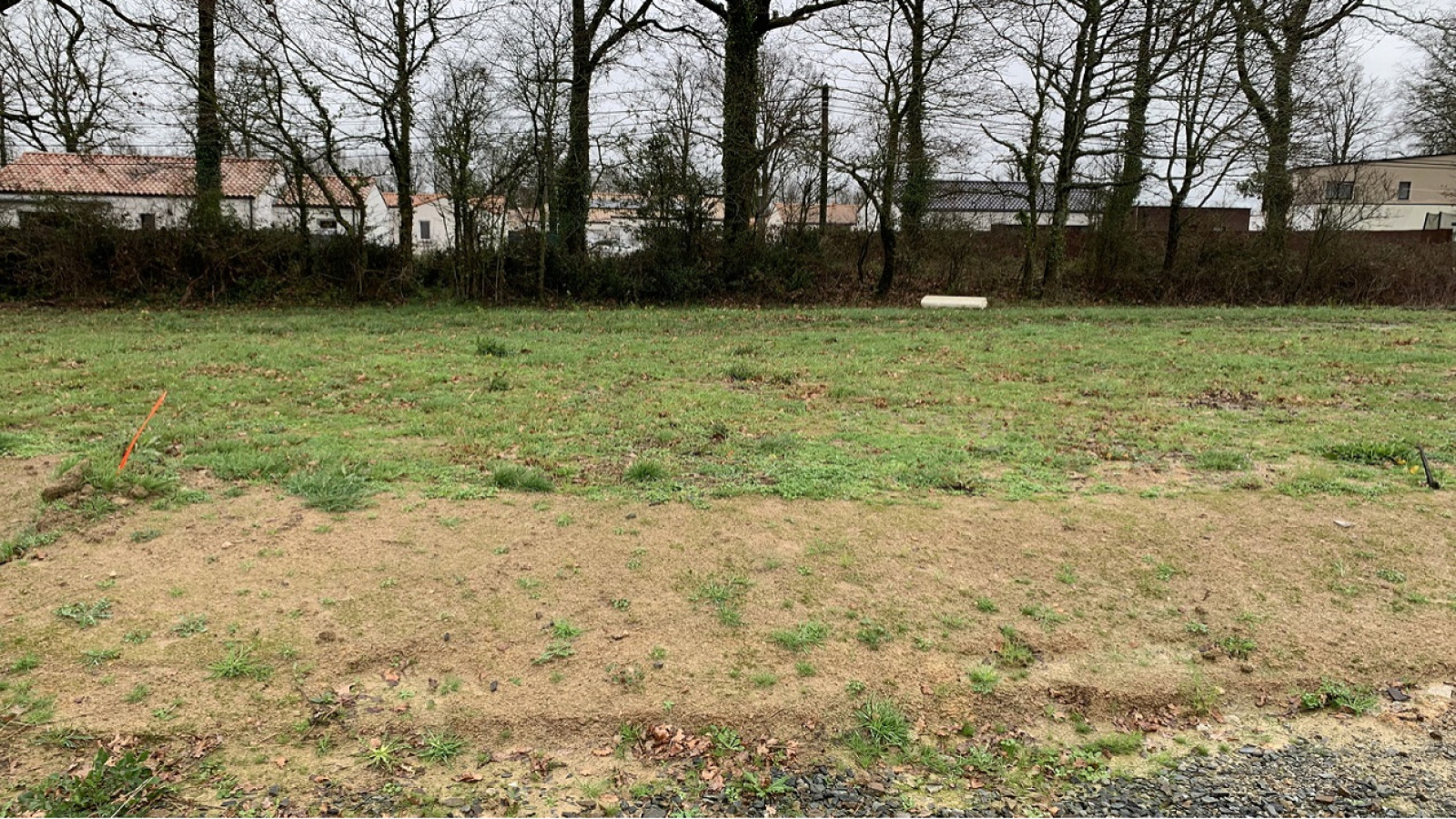 Terrain constructible de 1079m2 à Talais