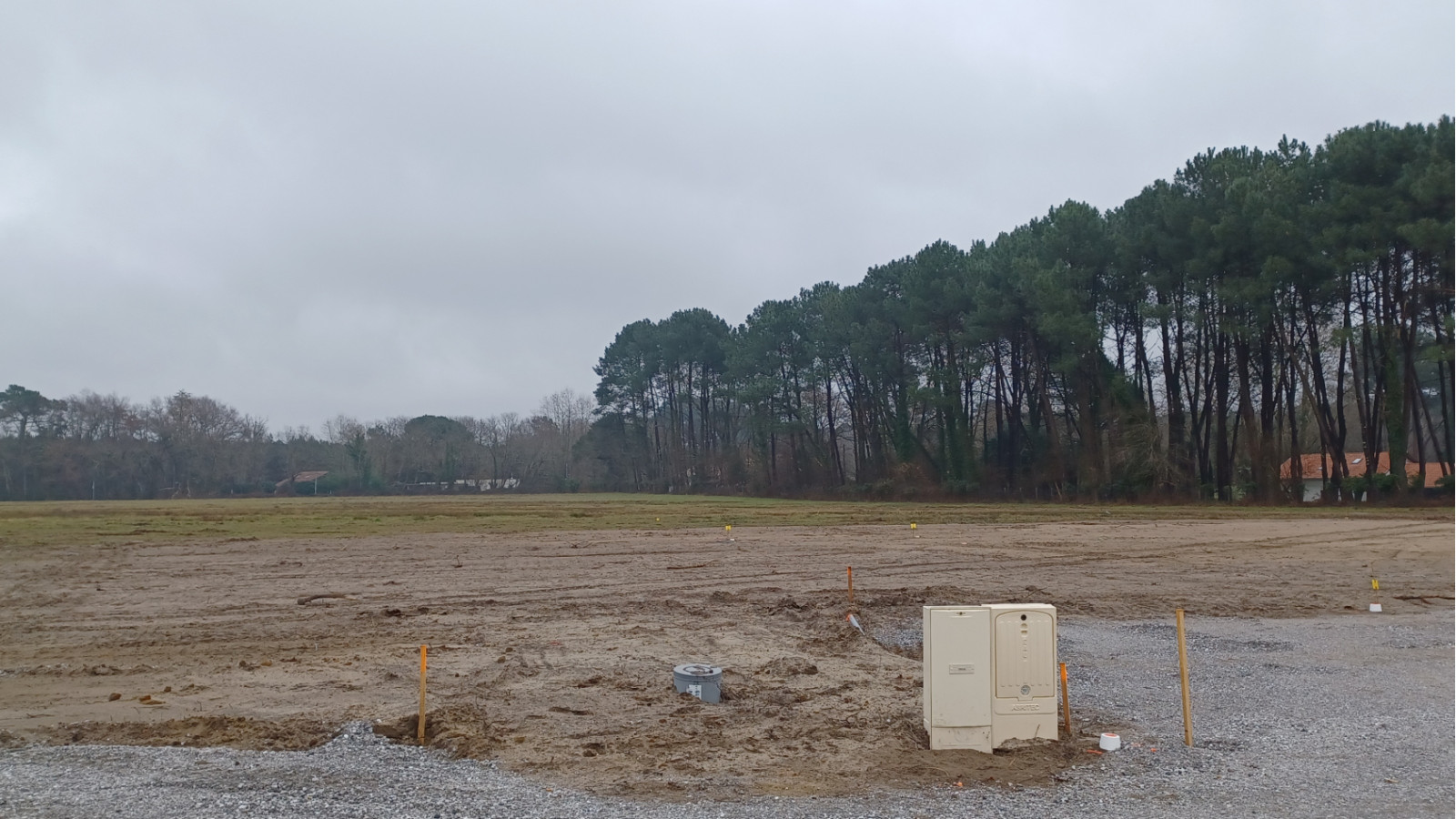 Terrain constructible de 1535m2 à Candresse