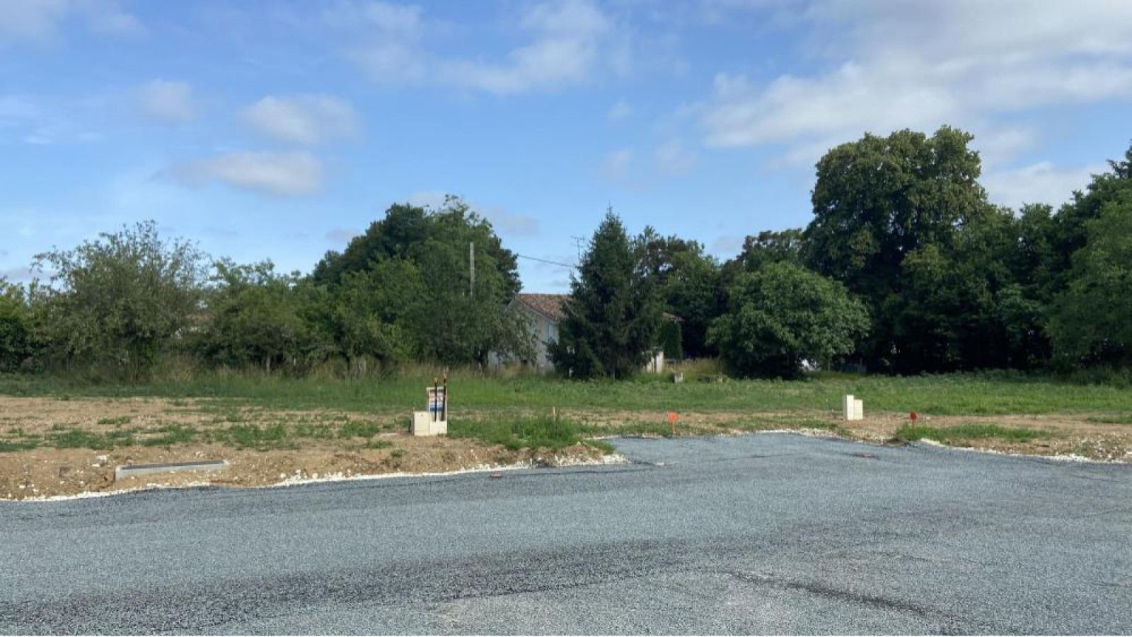 Terrain constructible de 829m2 à Maransin