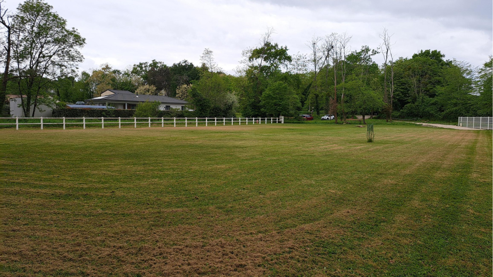 Terrain constructible de 1354m2 à La Brède