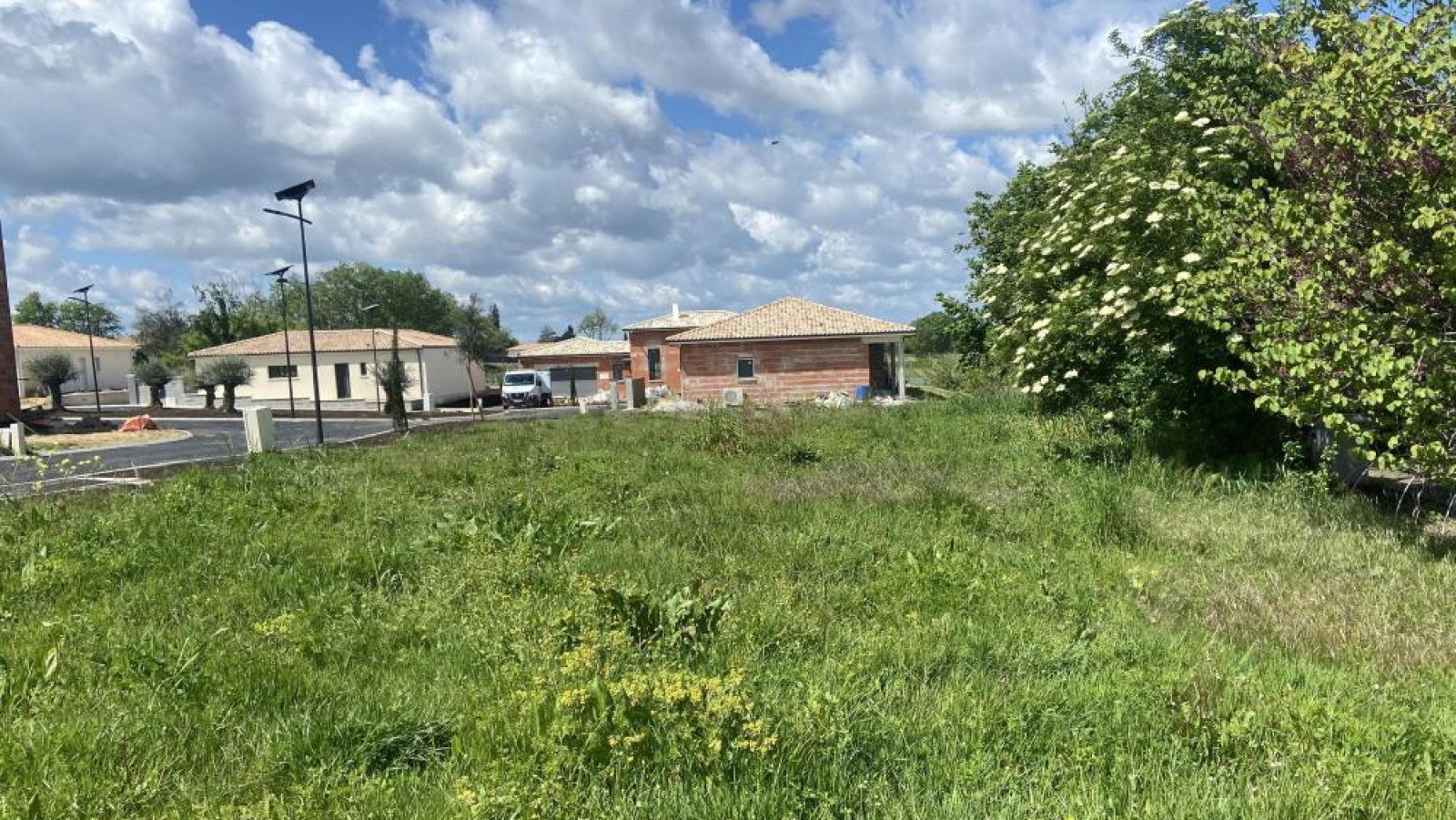 Terrain constructible de 609m2 à Léognan