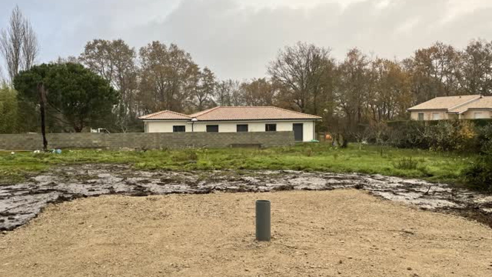 Terrain constructible de 694m2 à Saint-Sulpice-et-Cameyrac