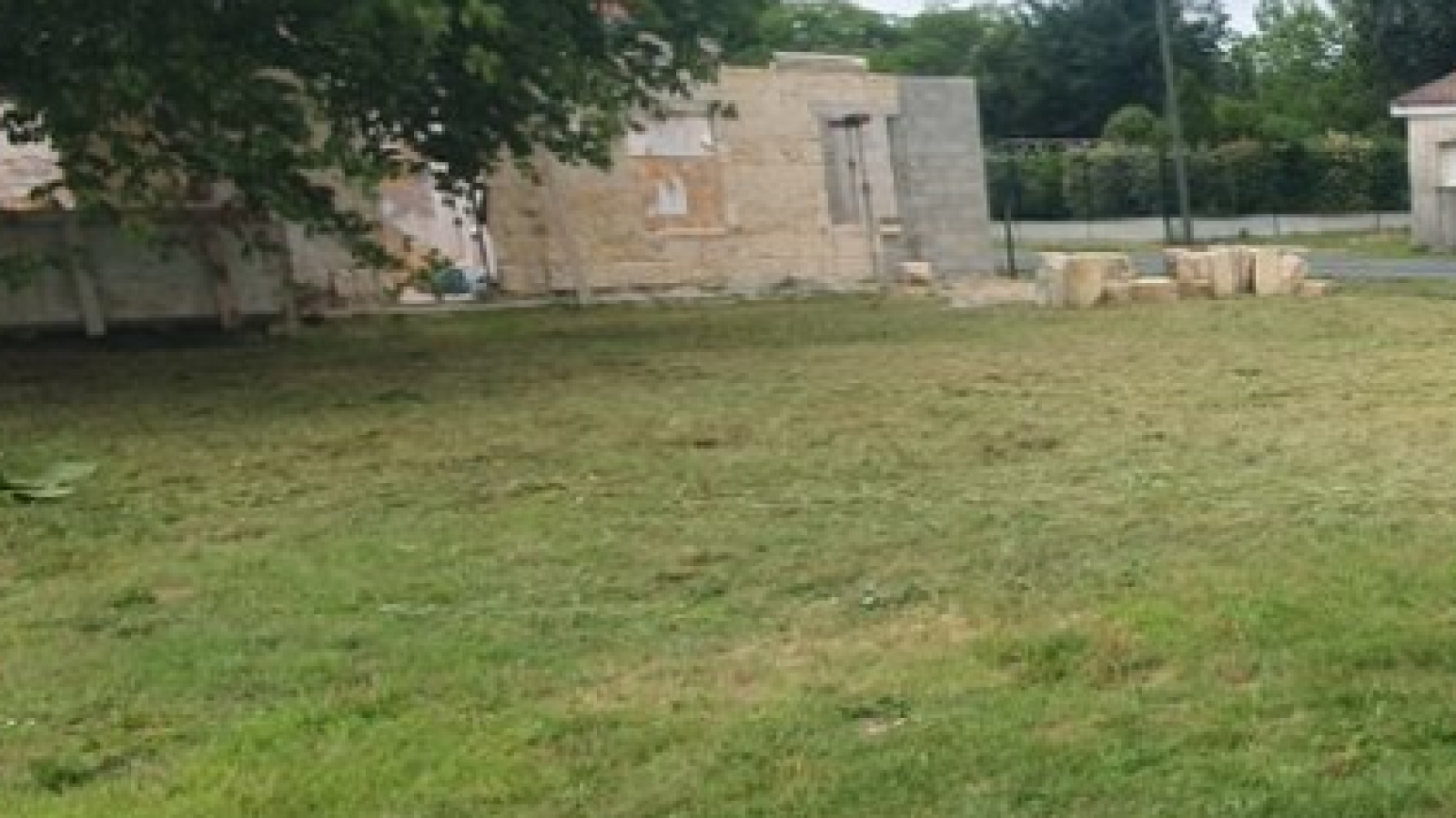 Terrain constructible de 430m2 à Laruscade