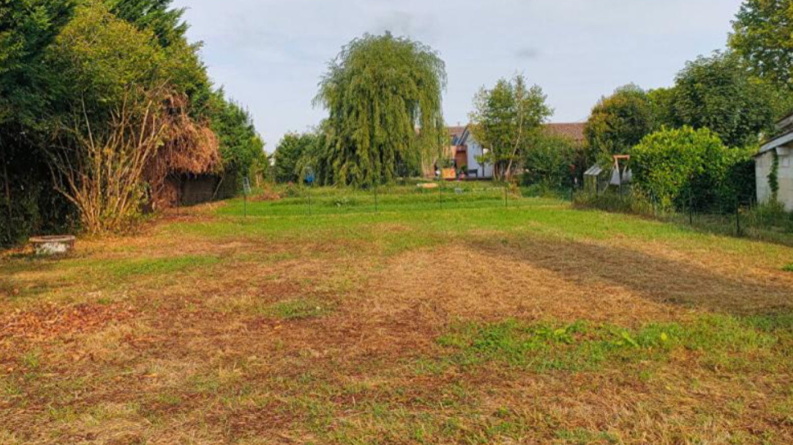 Terrain constructible de 845m2 à Saint-Loubès