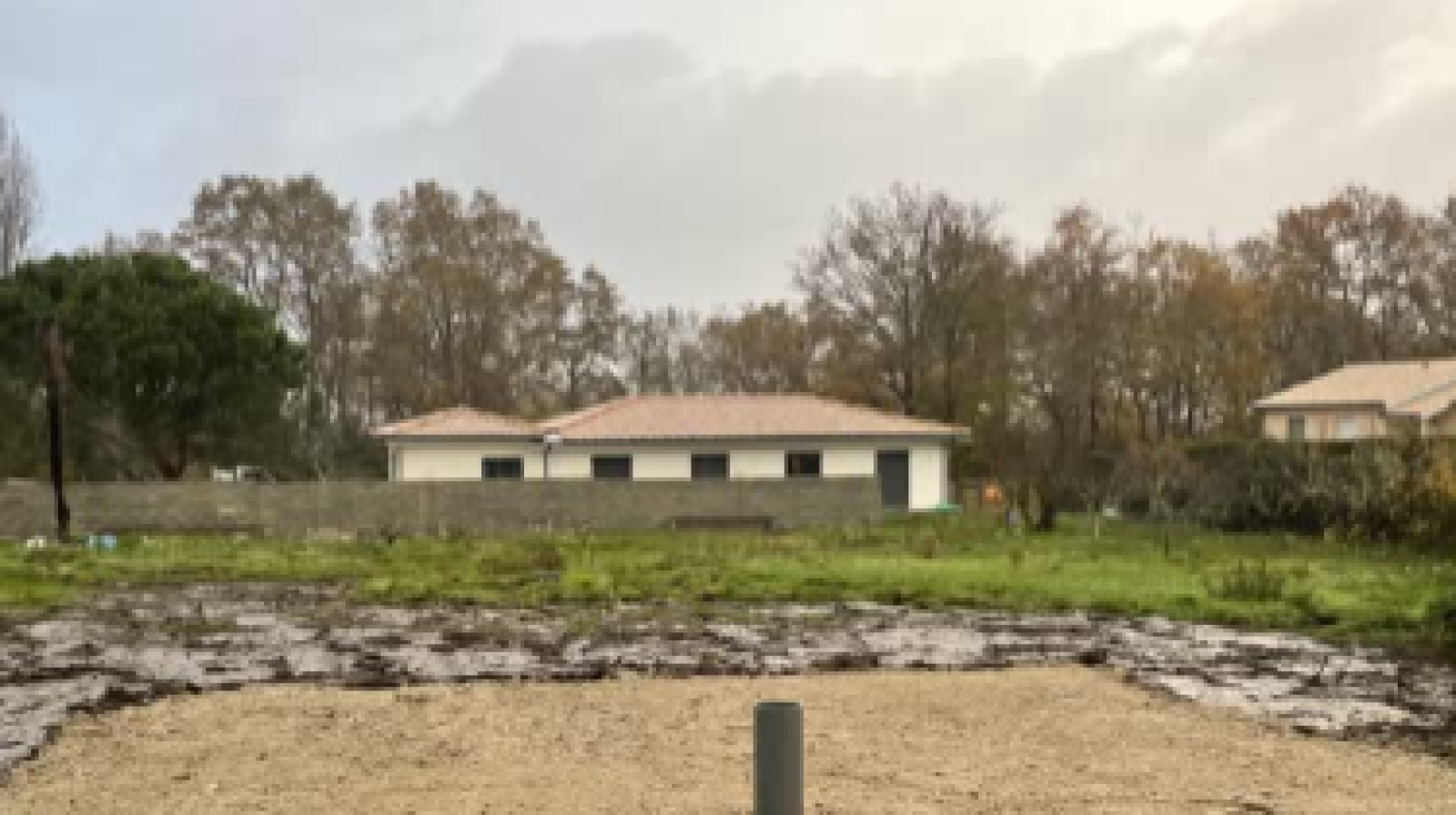 Terrain constructible de 694m2 à Saint-Sulpice-et-Cameyrac