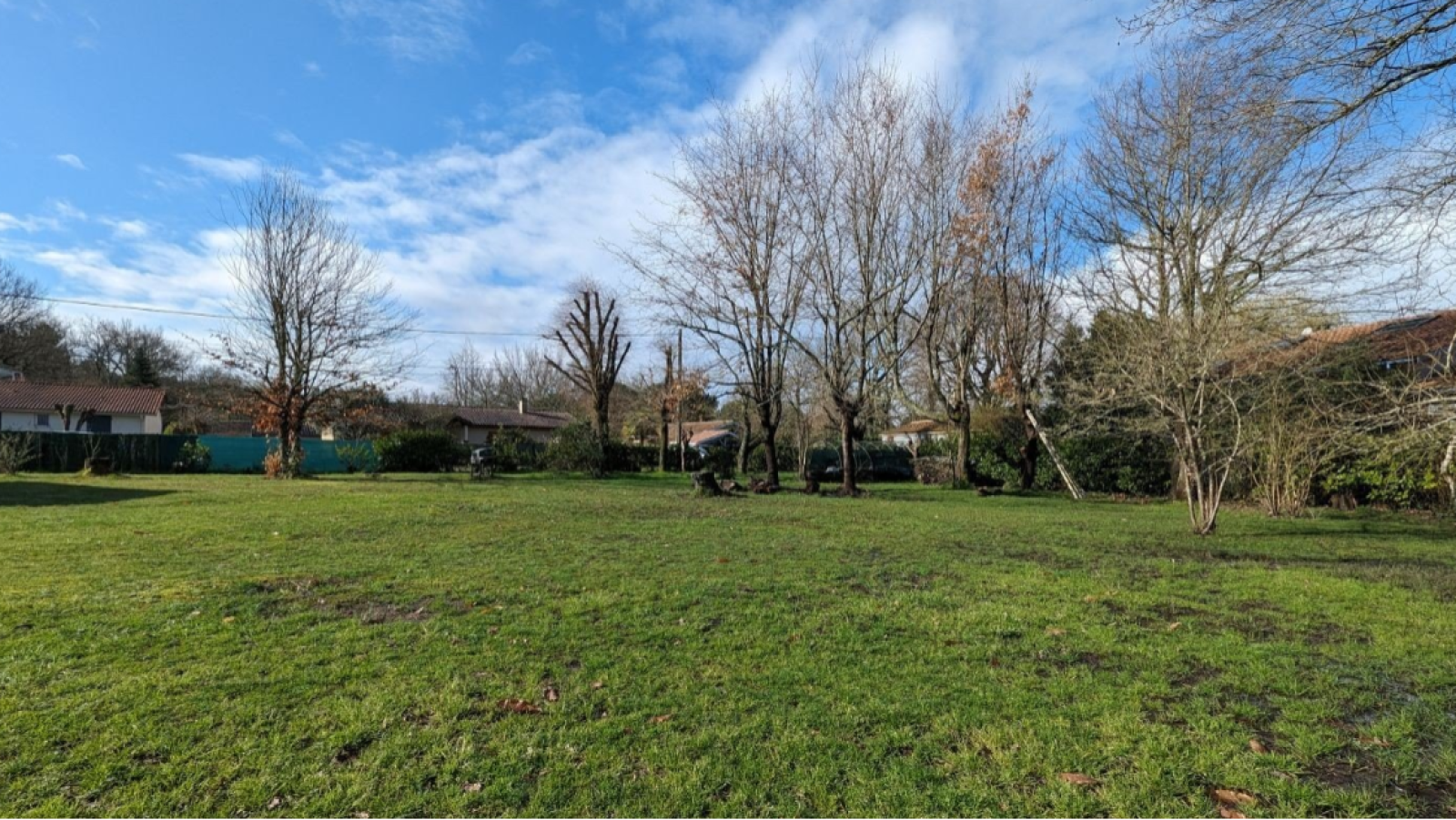 Terrain constructible de 1358m2 à Le Teich