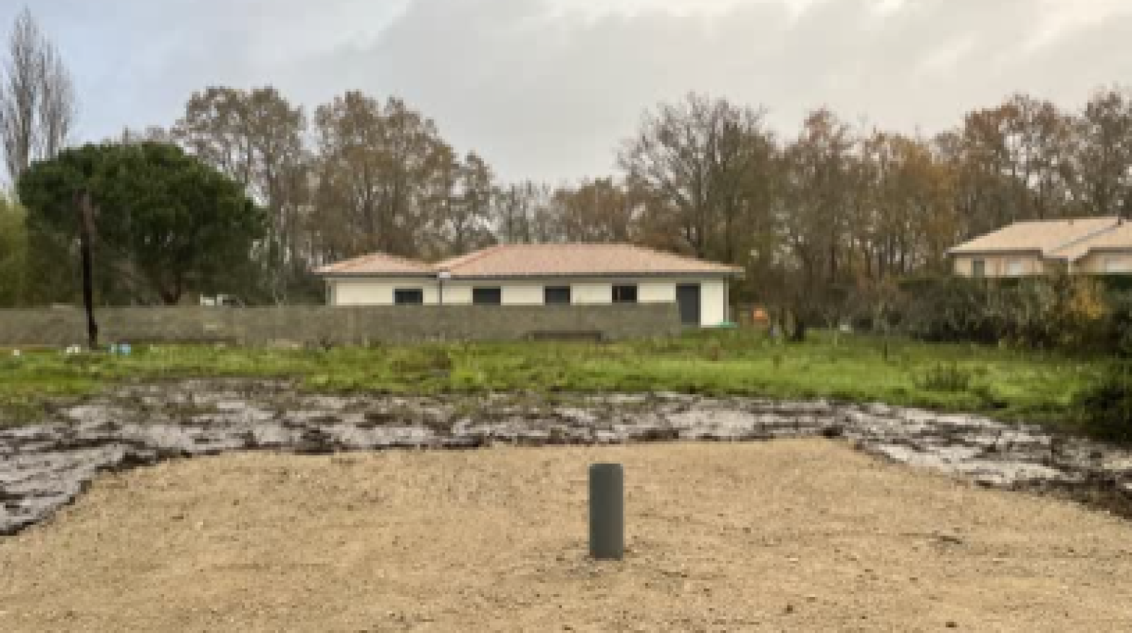 Terrain constructible de 694m2 à Saint-Sulpice-et-Cameyrac