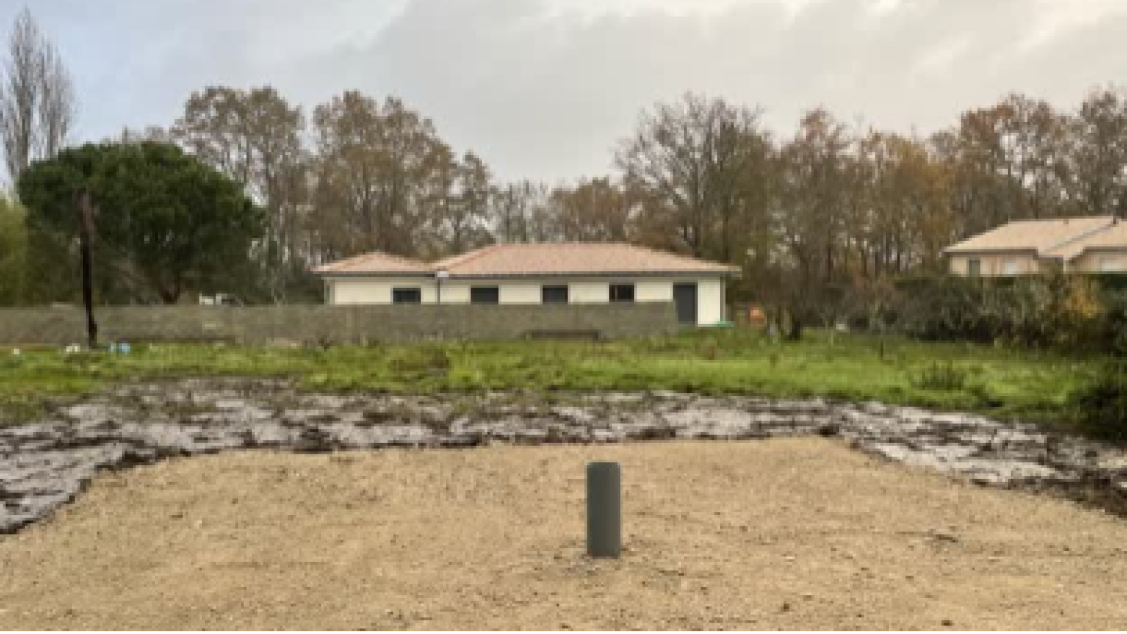 Terrain constructible de 694m2 à Saint-Sulpice-et-Cameyrac