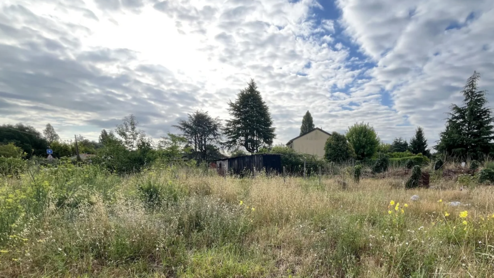 Terrain constructible de 587m2 à Virsac