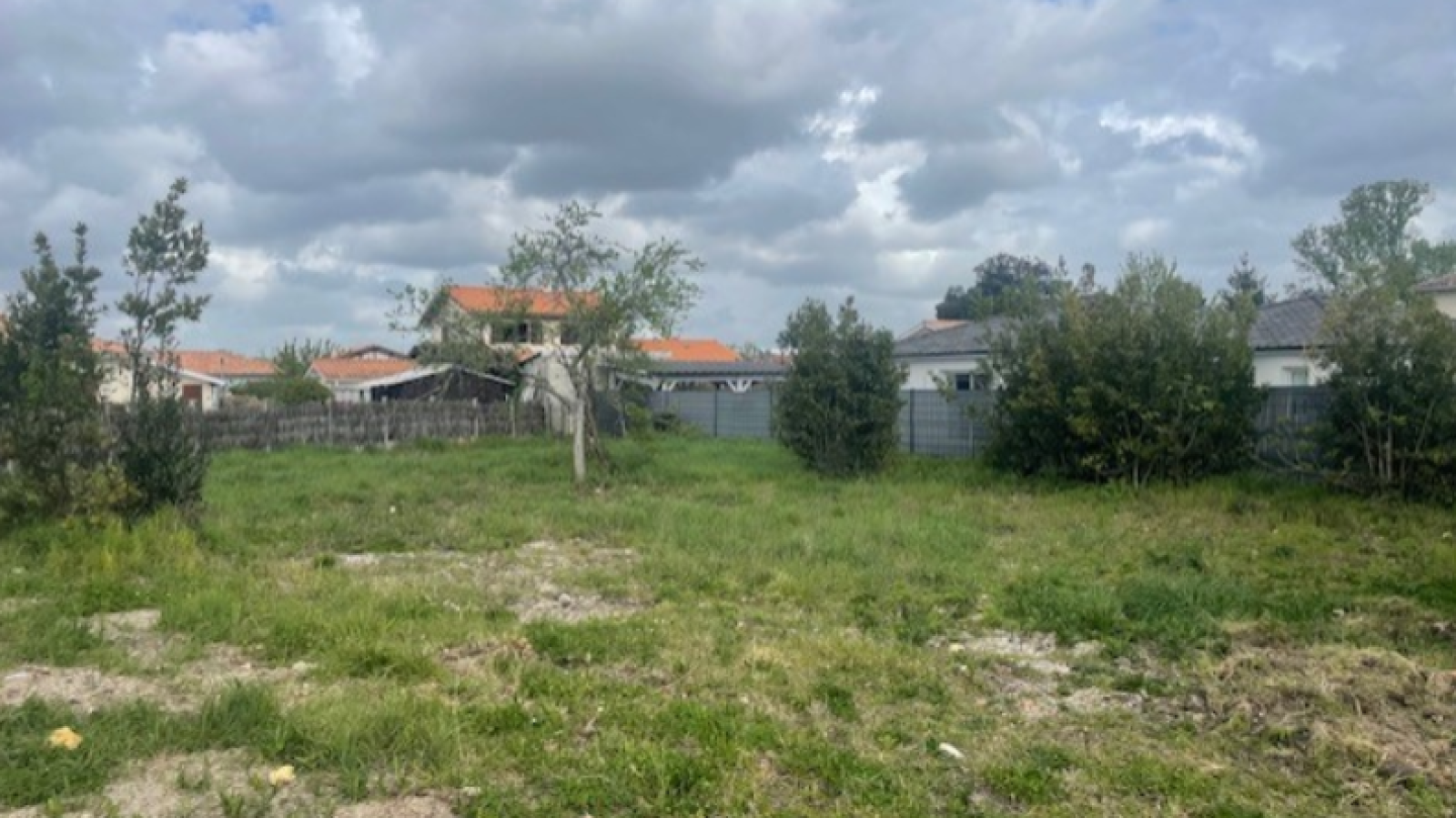 Terrain constructible de 400m2 à Prignac-et-Marcamps