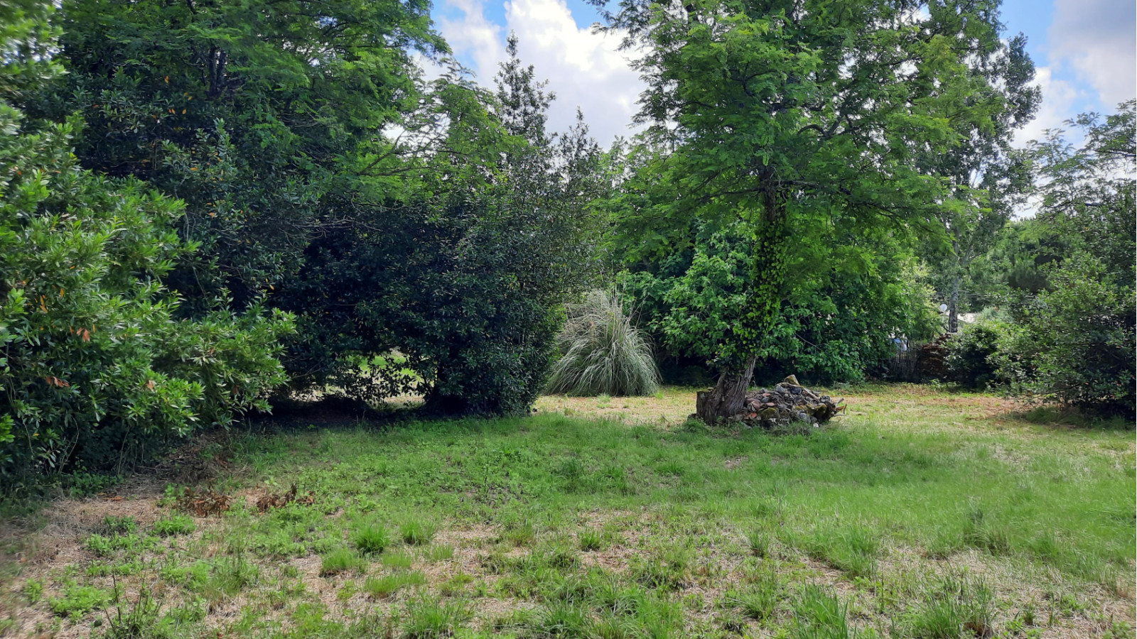 Terrain constructible de 883m2 à Cestas