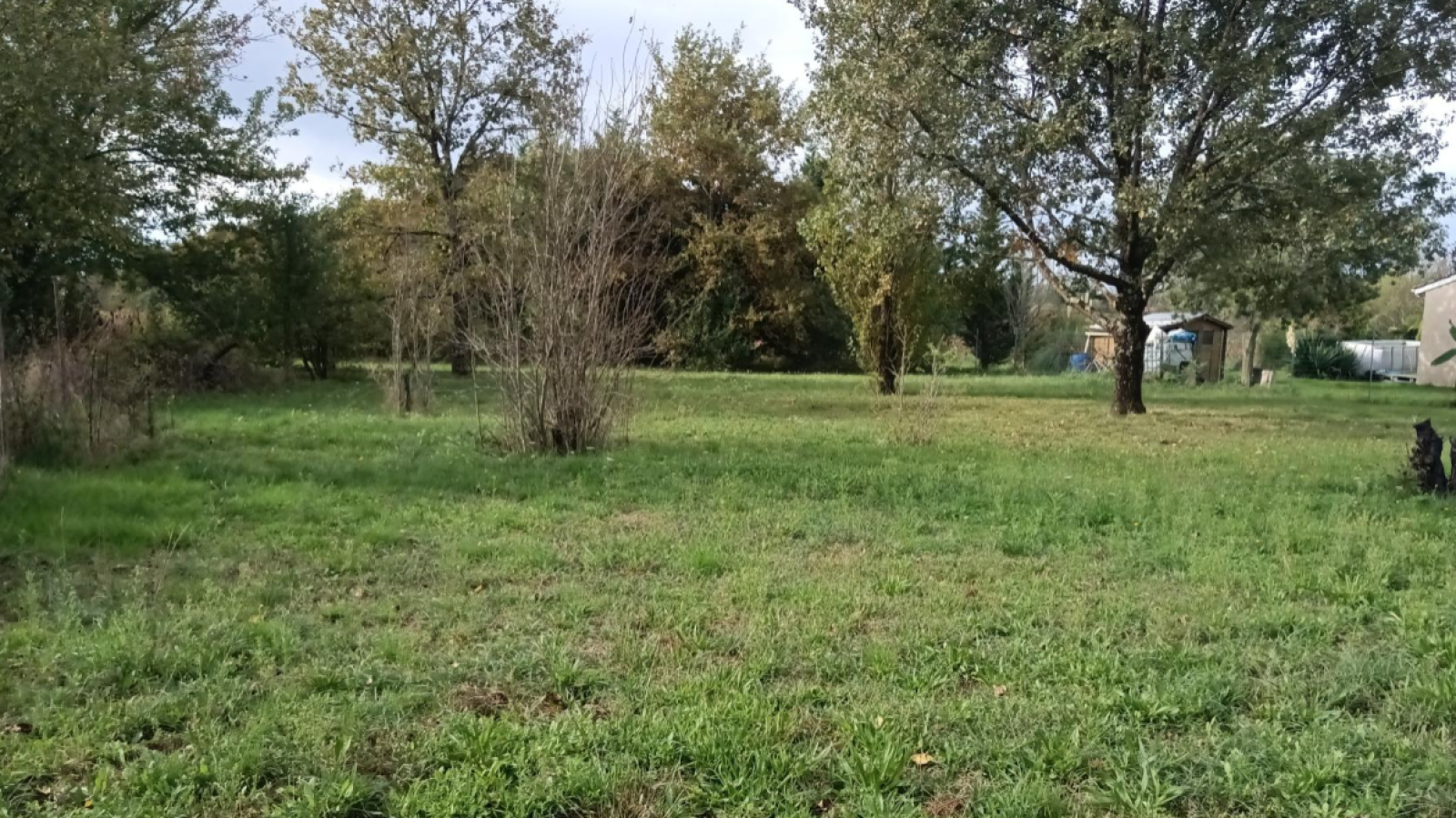Terrain constructible de 480m2 à Peujard