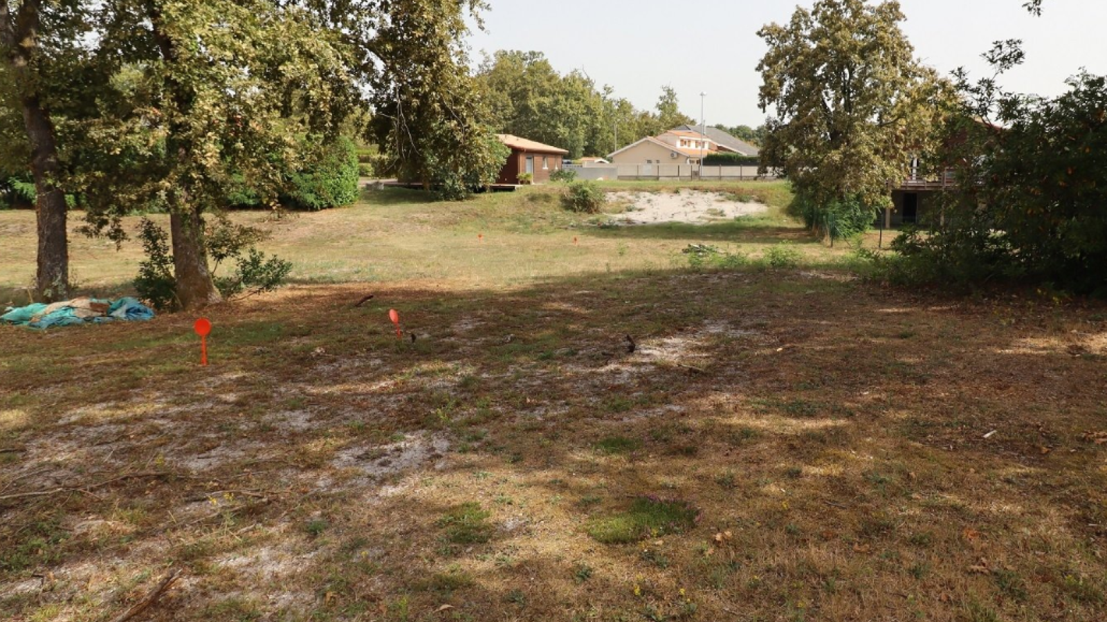 Terrain constructible de 598m2 à Léognan