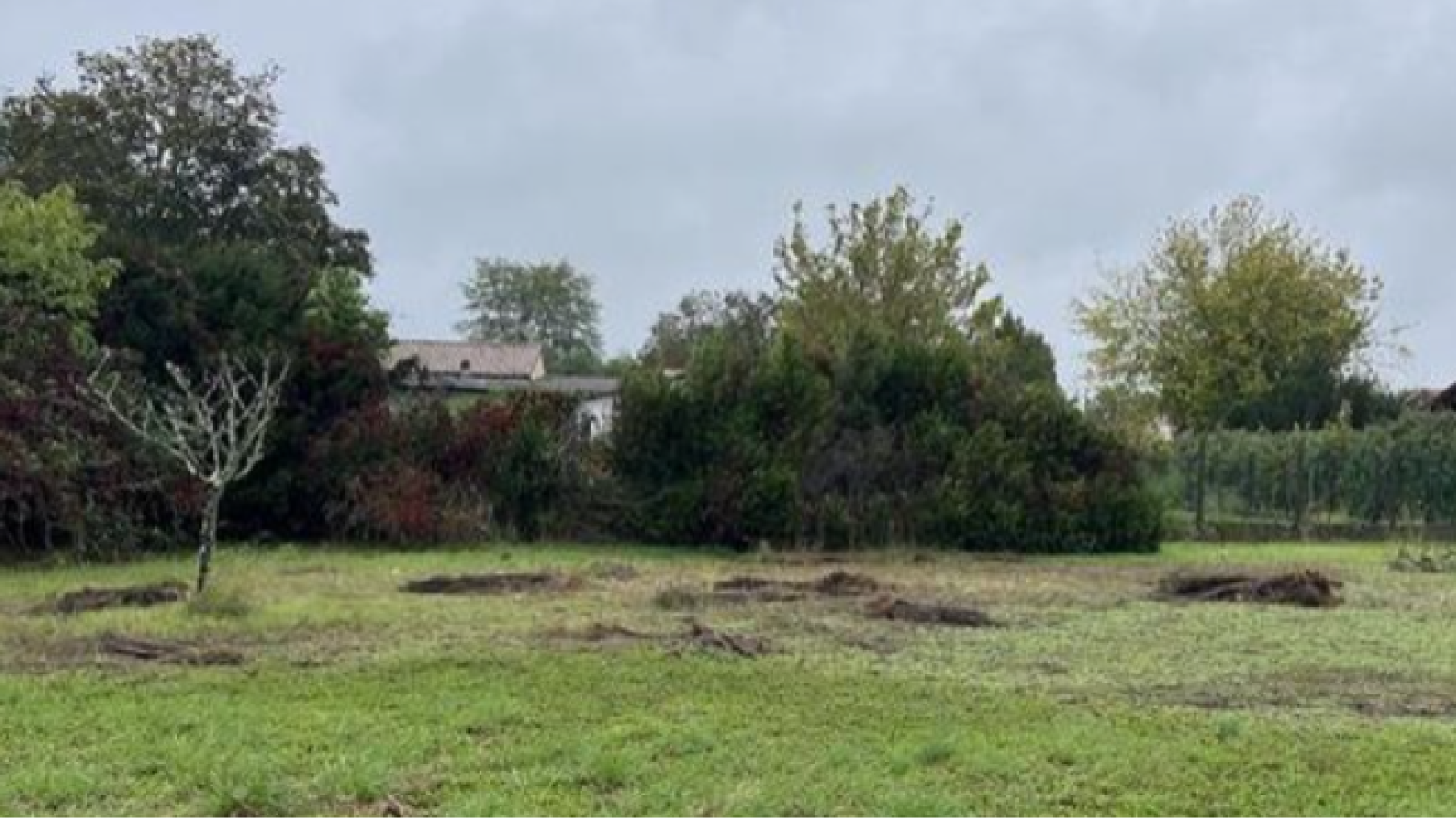 Terrain constructible de 694m2 à Landiras