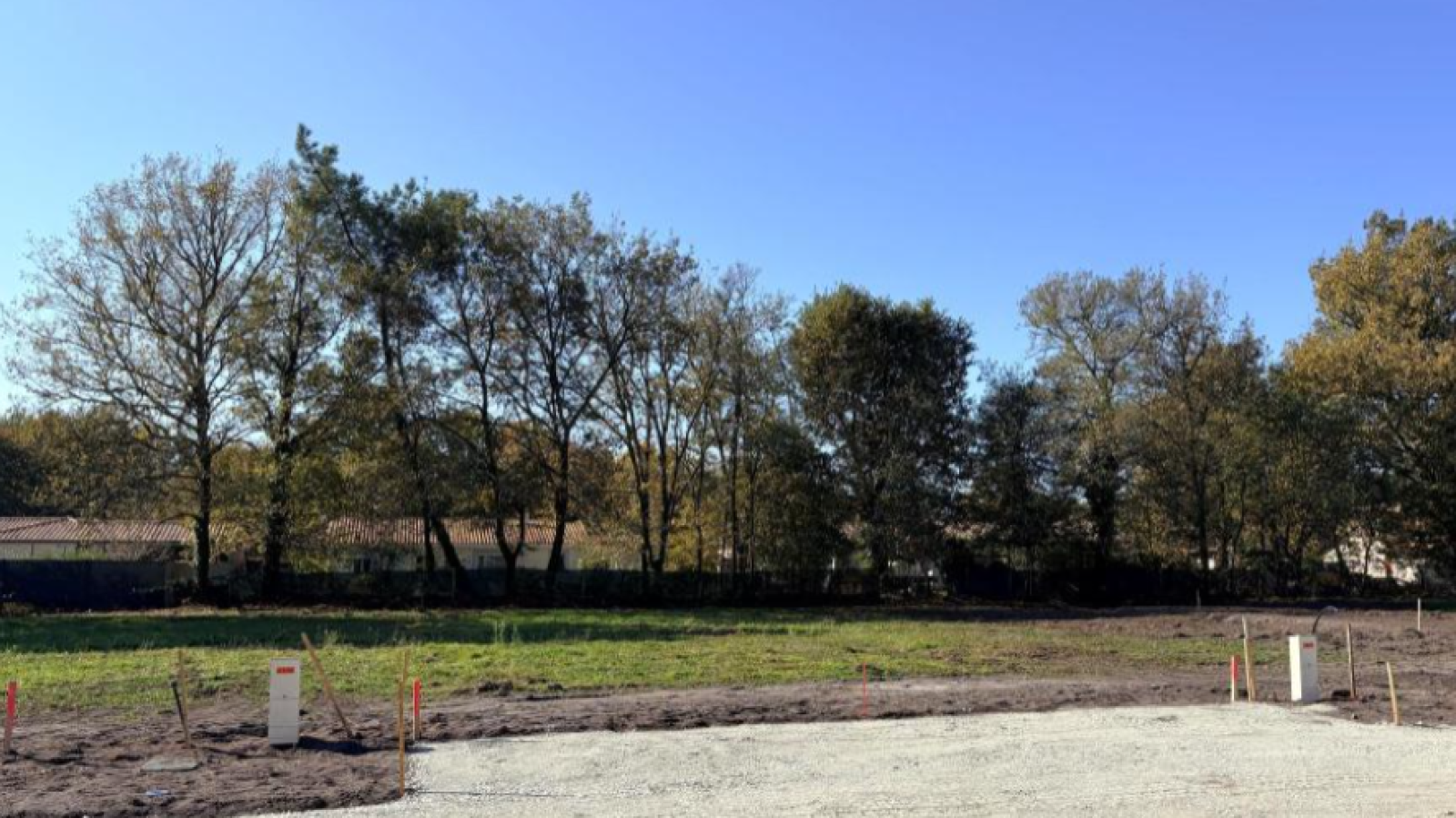 Terrain constructible de 612m2 à Saint-Magne