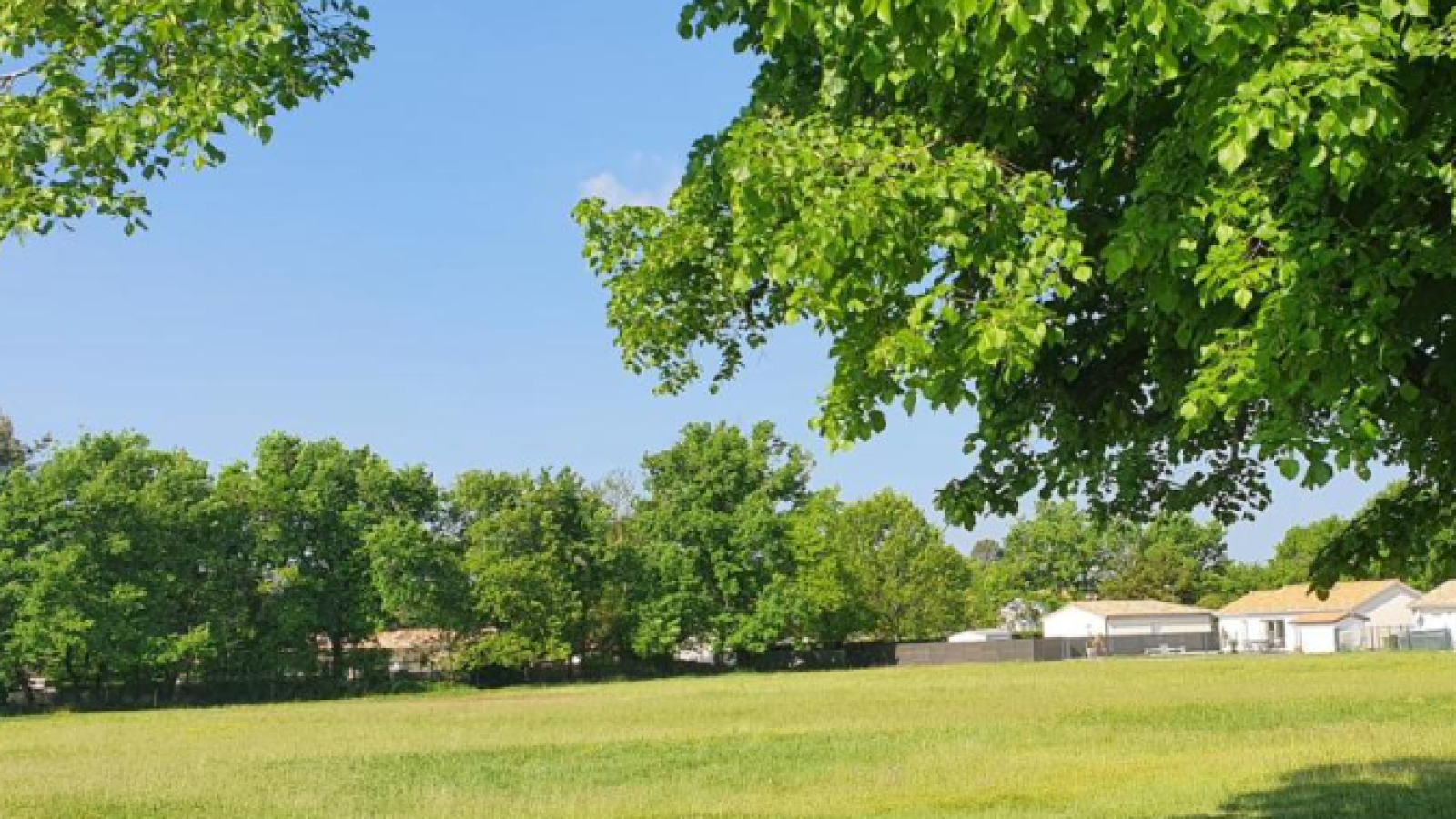 Terrain constructible de 713m2 à Gironde-sur-Dropt