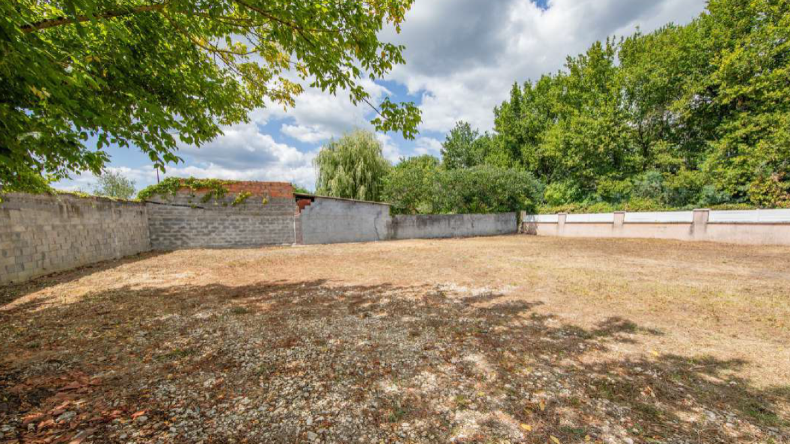 Terrain constructible de 860m2 à La Réole