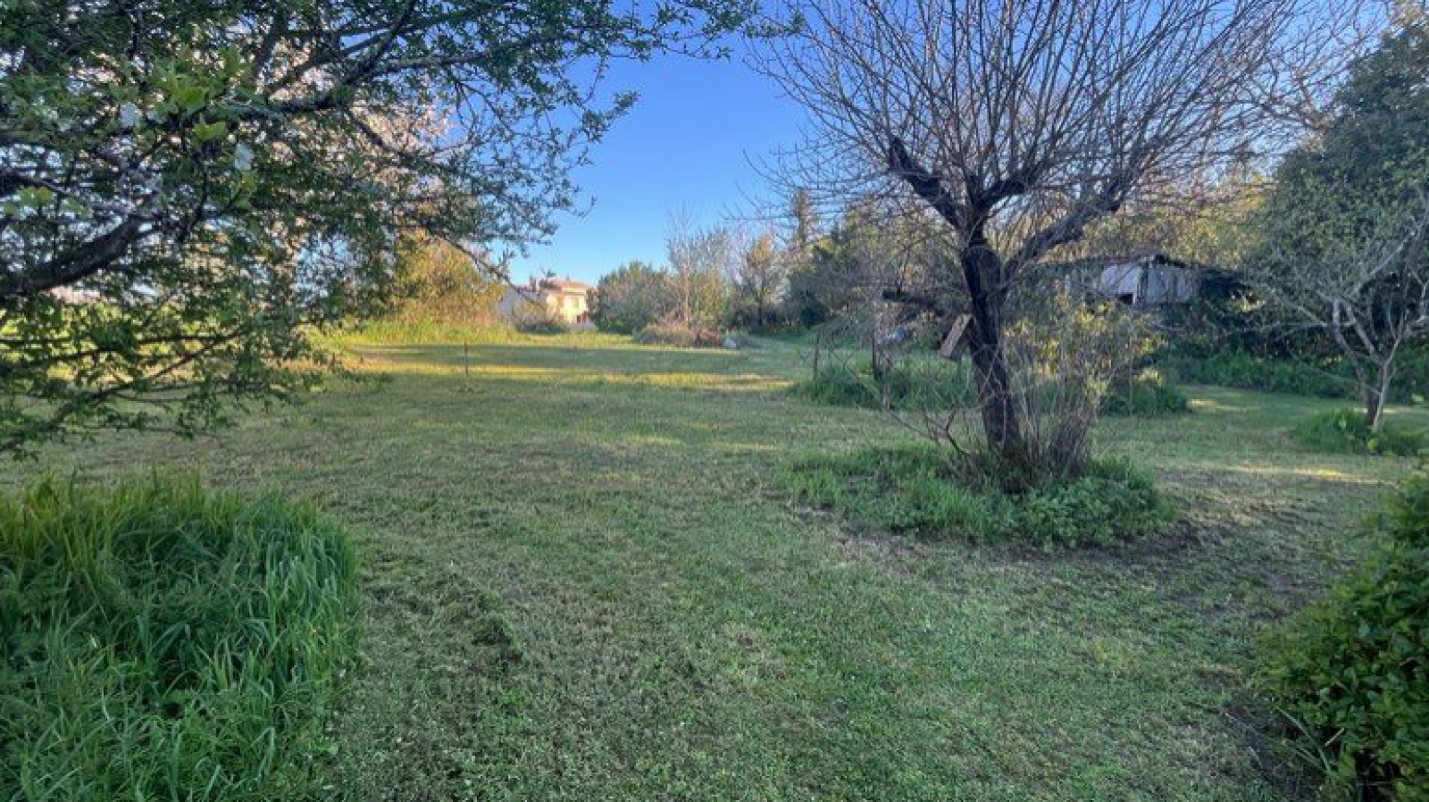 Terrain constructible de 1849m2 à Saint-André-de-Cubzac