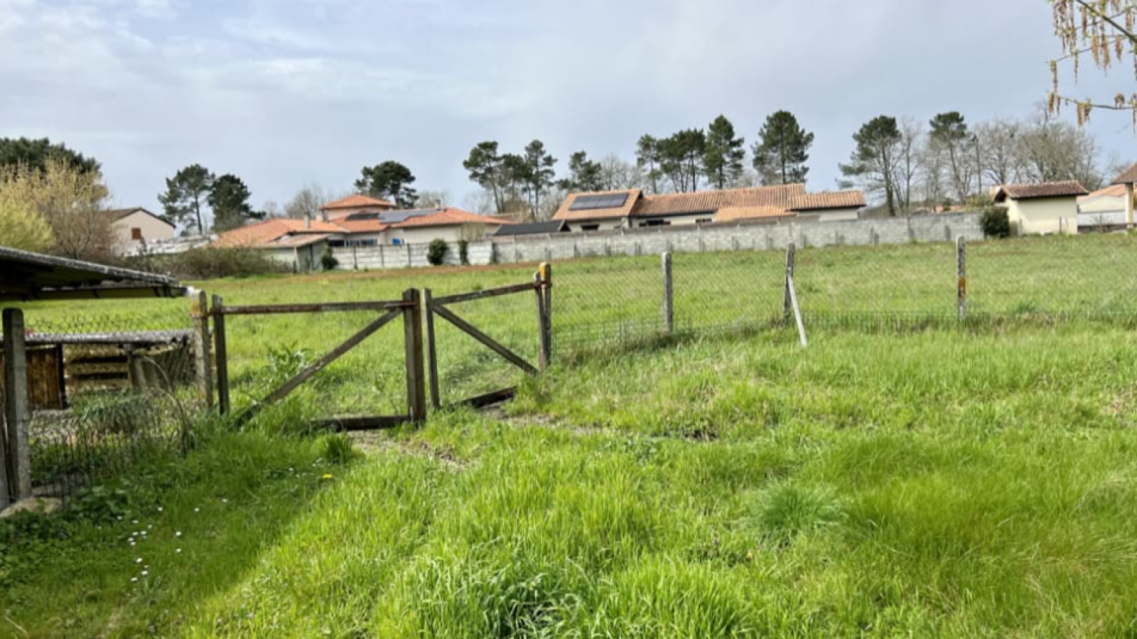 Terrain constructible de 883m2 à Cestas