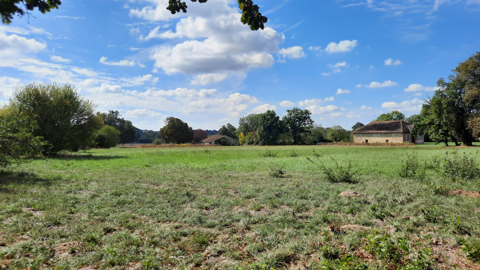 Terrain constructible de 787m2 à Prignac-et-Marcamps