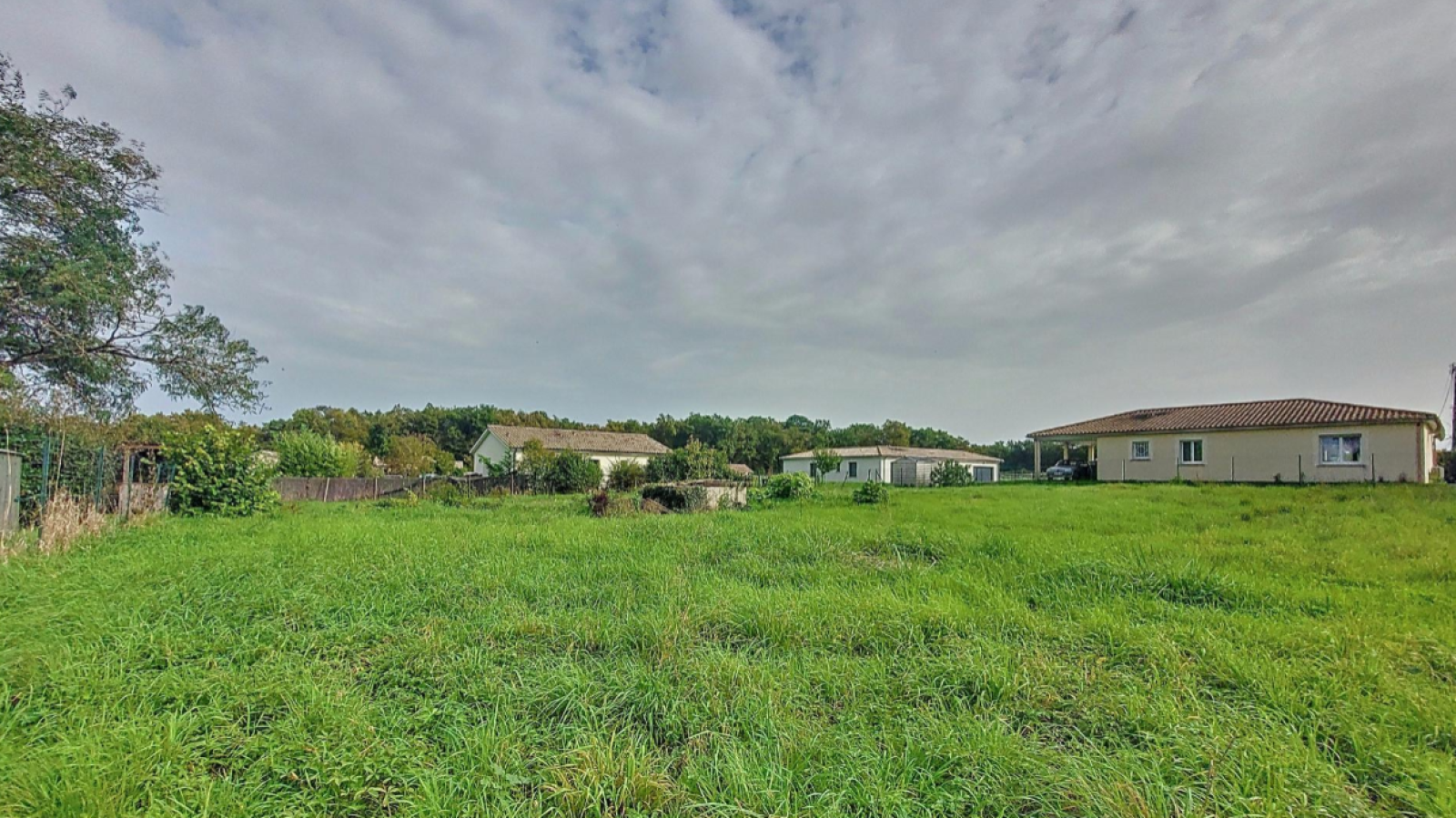 Terrain constructible de 430m2 à Saint-Mariens