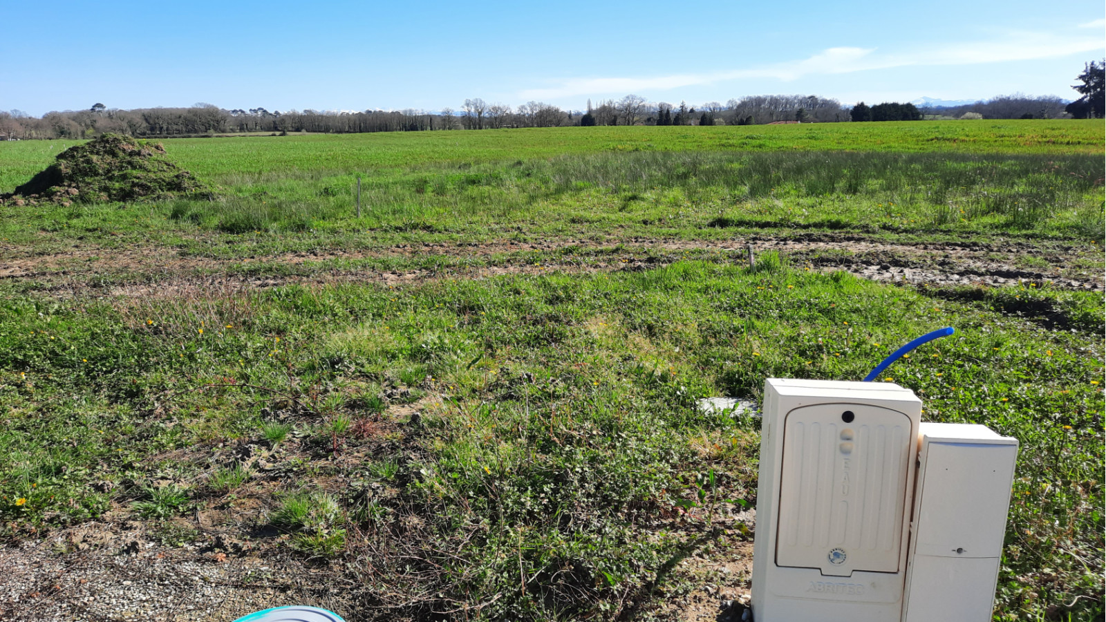 Terrain constructible de 844m2 à Laluque