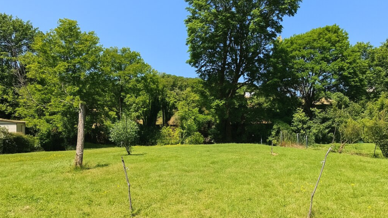 Terrain constructible de 995m2 à Brouqueyran