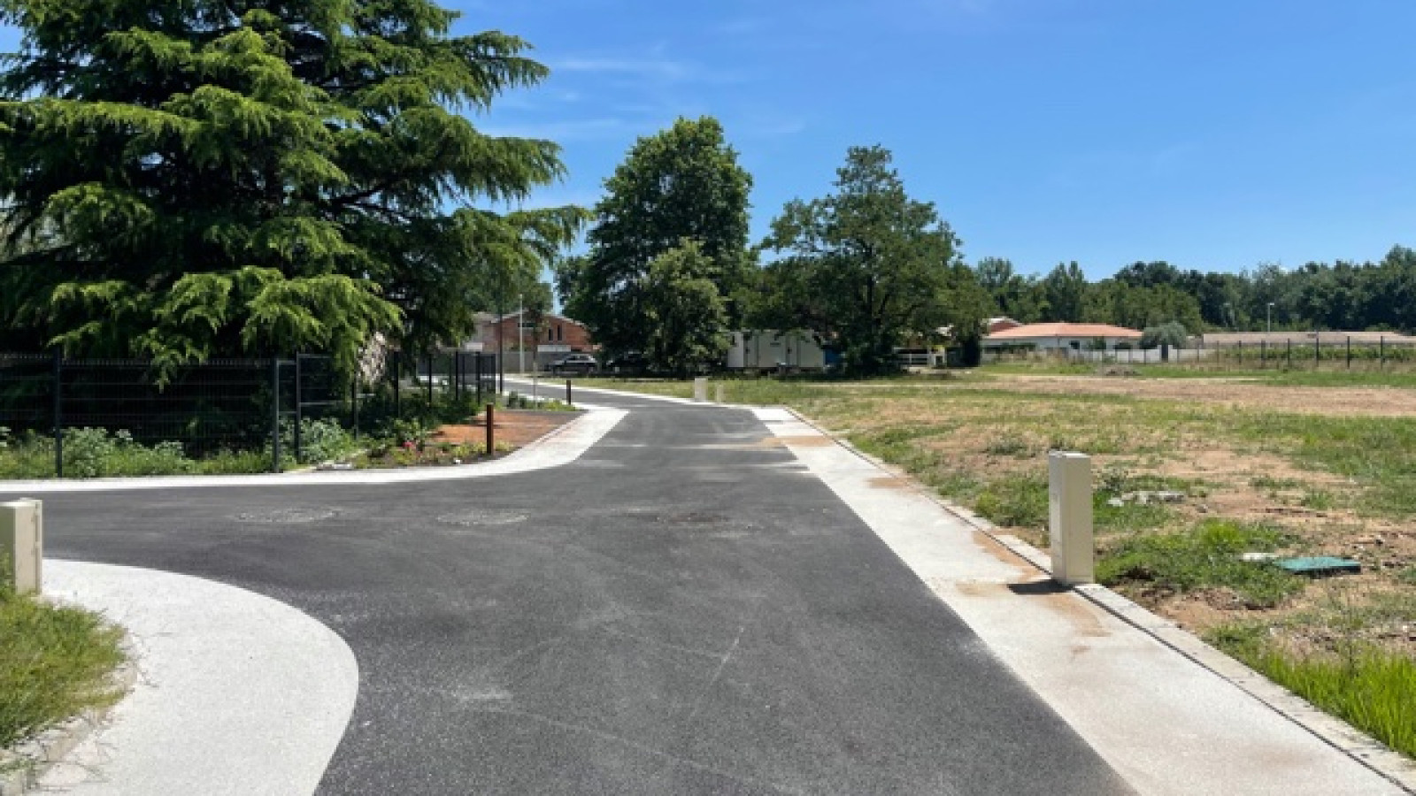 Terrain constructible de 329m2 à Les Billaux