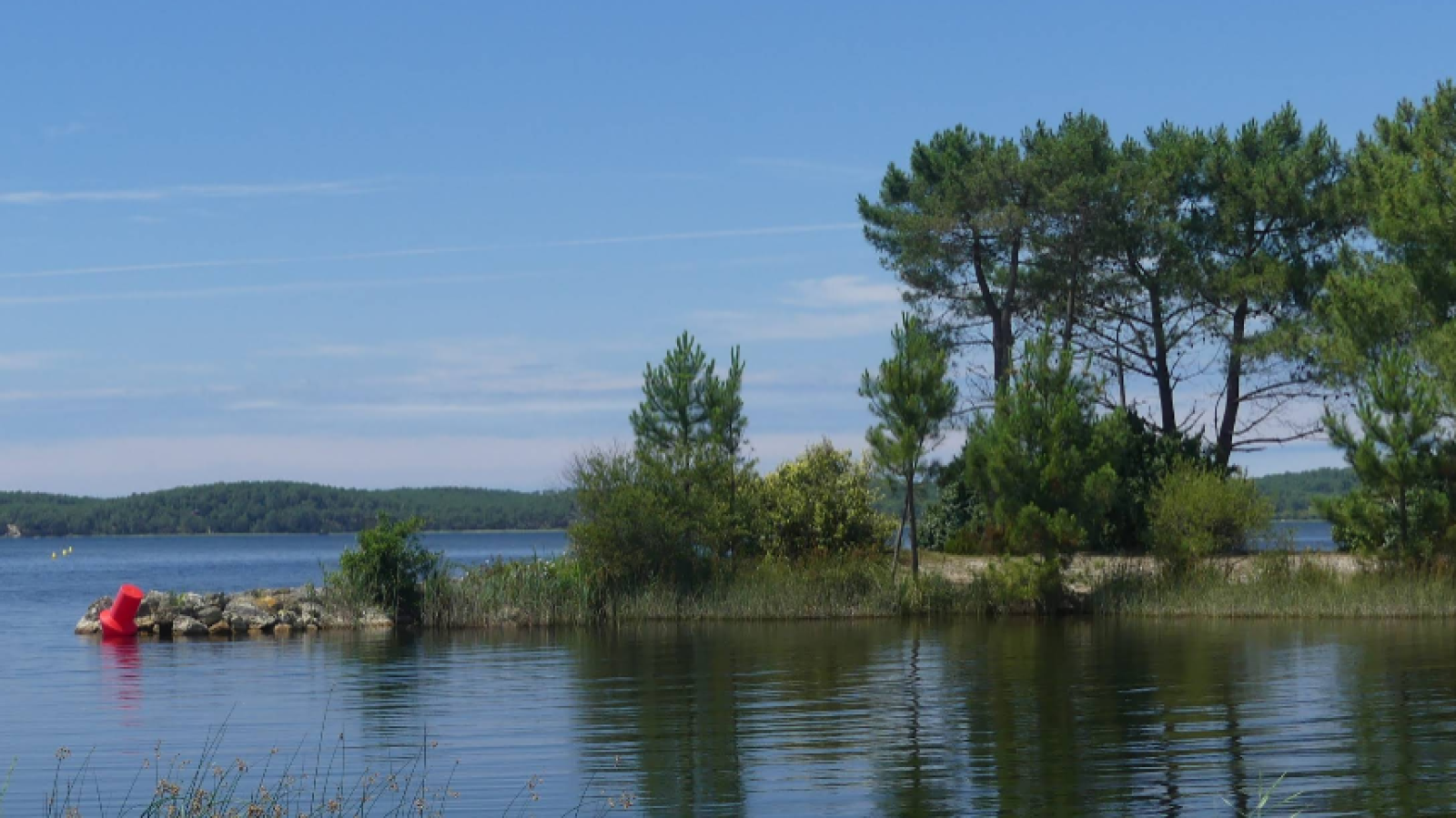 Terrain constructible de 692m2 à Hourtin