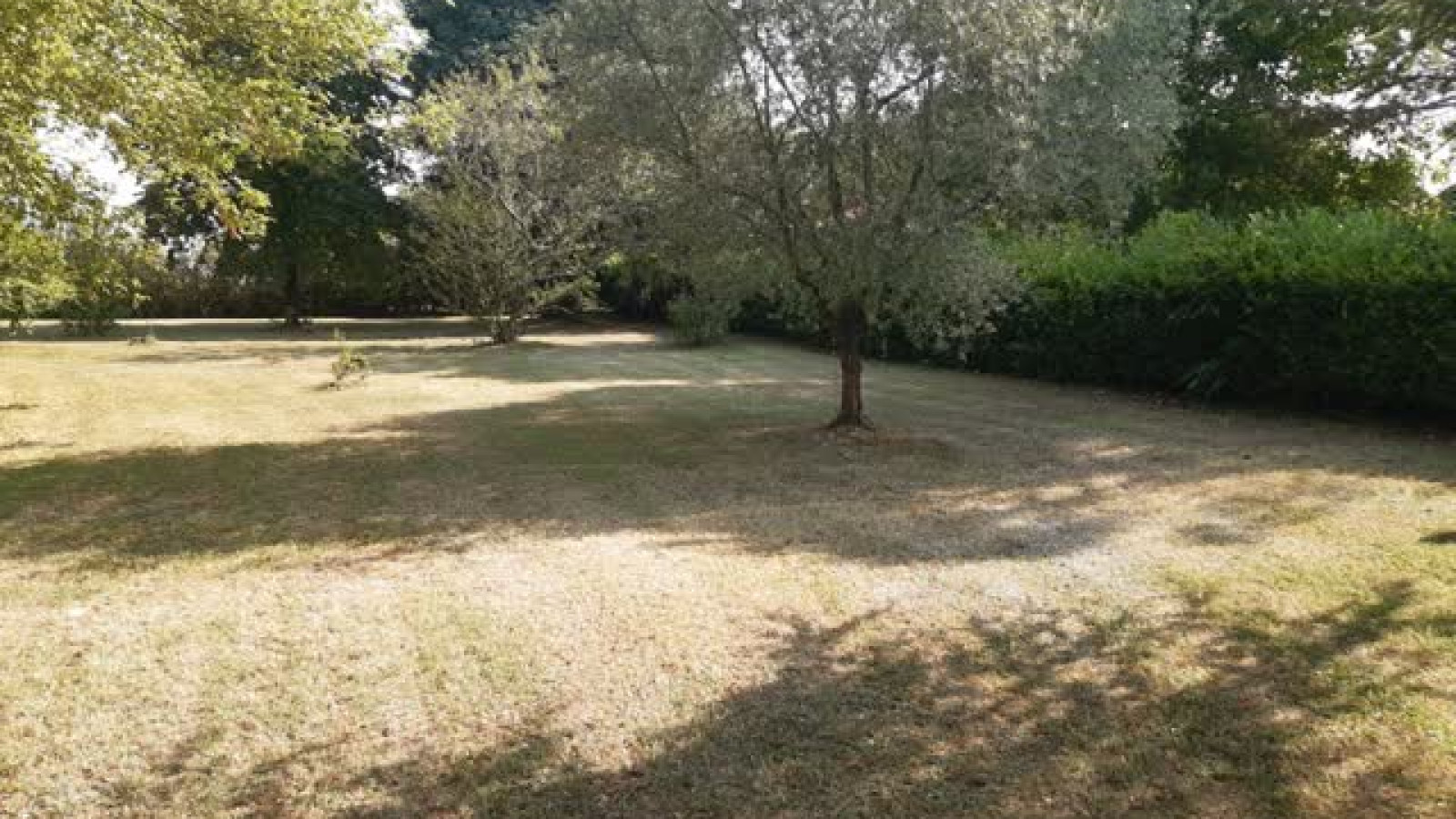 Terrain constructible de 980m2 à Saint-Savin