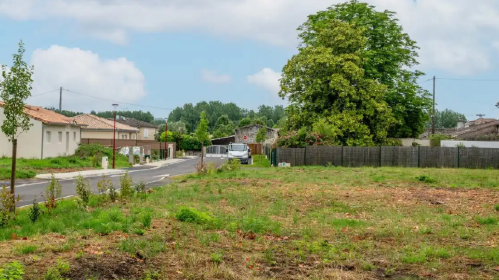 Terrain constructible de 407m2 à Arbanats