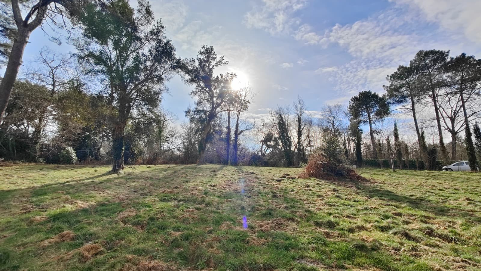 Terrain constructible de 1848m2 à Mézos