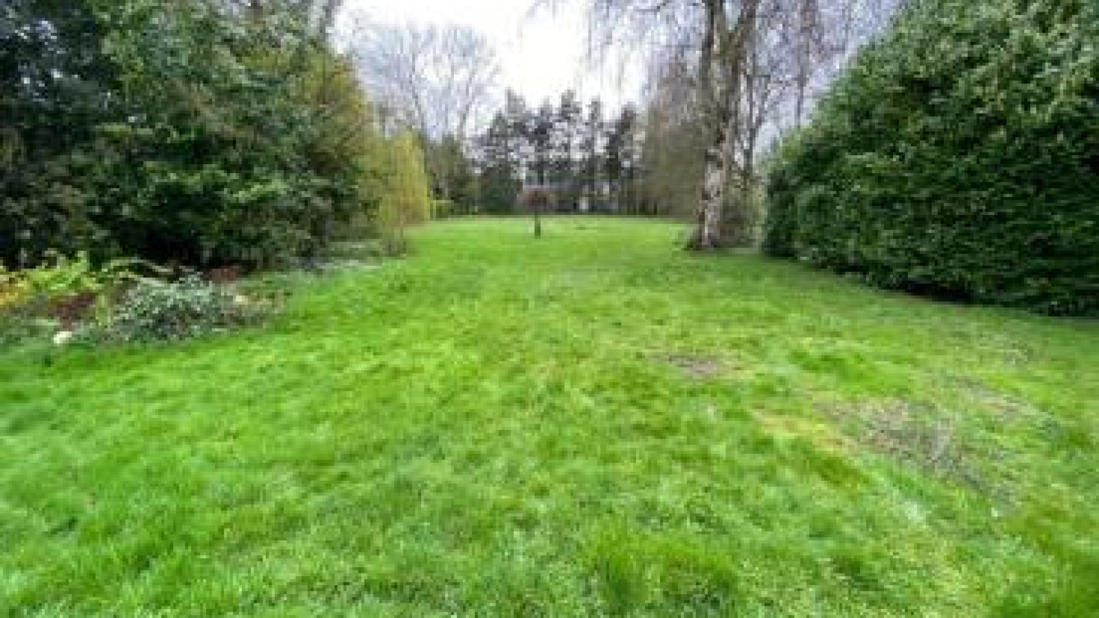 Terrain constructible de 493m2 à Brach