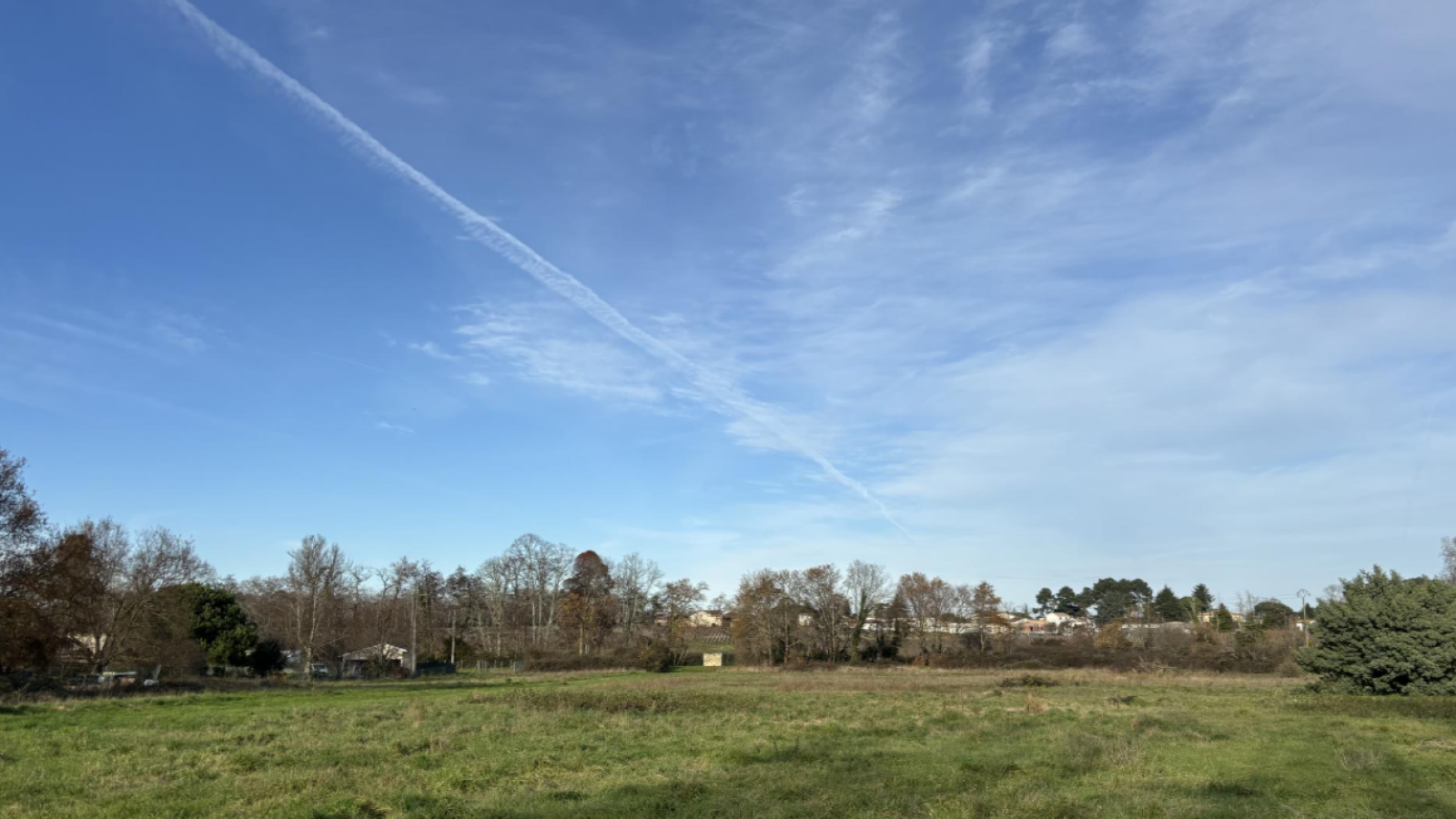 Terrain constructible de 1316m2 à La Brède