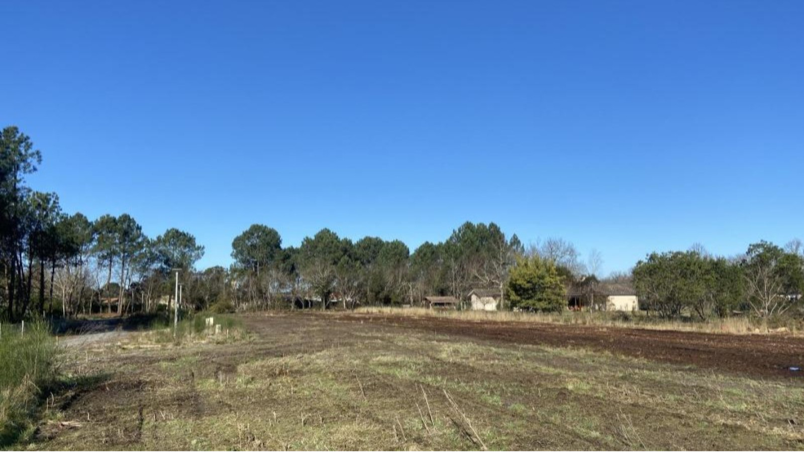 Terrain constructible de 748m2 à Le Porge