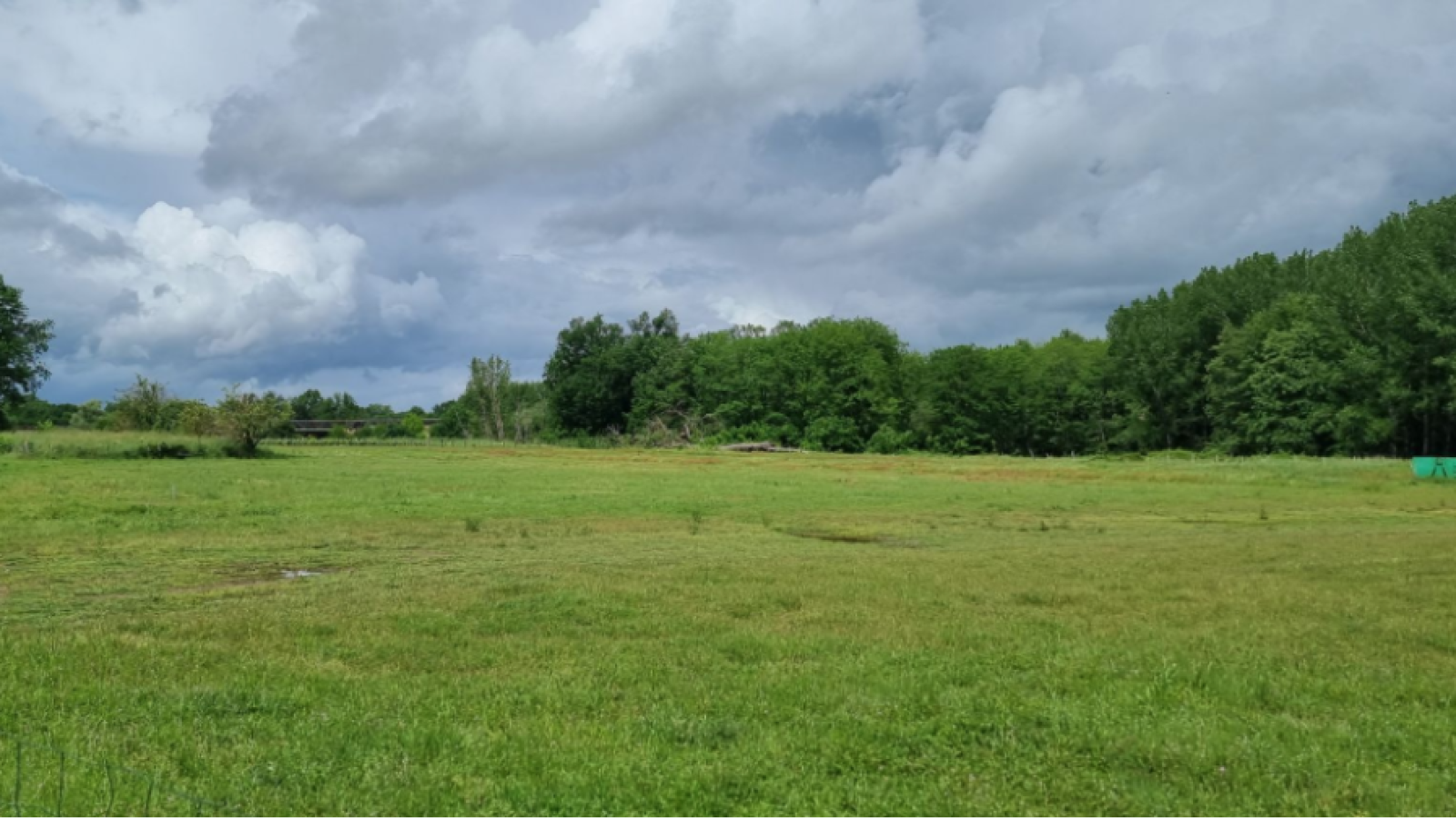Terrain constructible de 550m2 à Saint-Denis-de-Pile