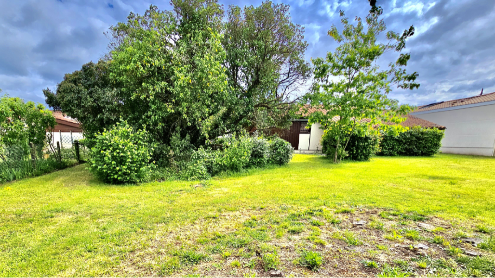 Terrain constructible de 592m2 à Parempuyre