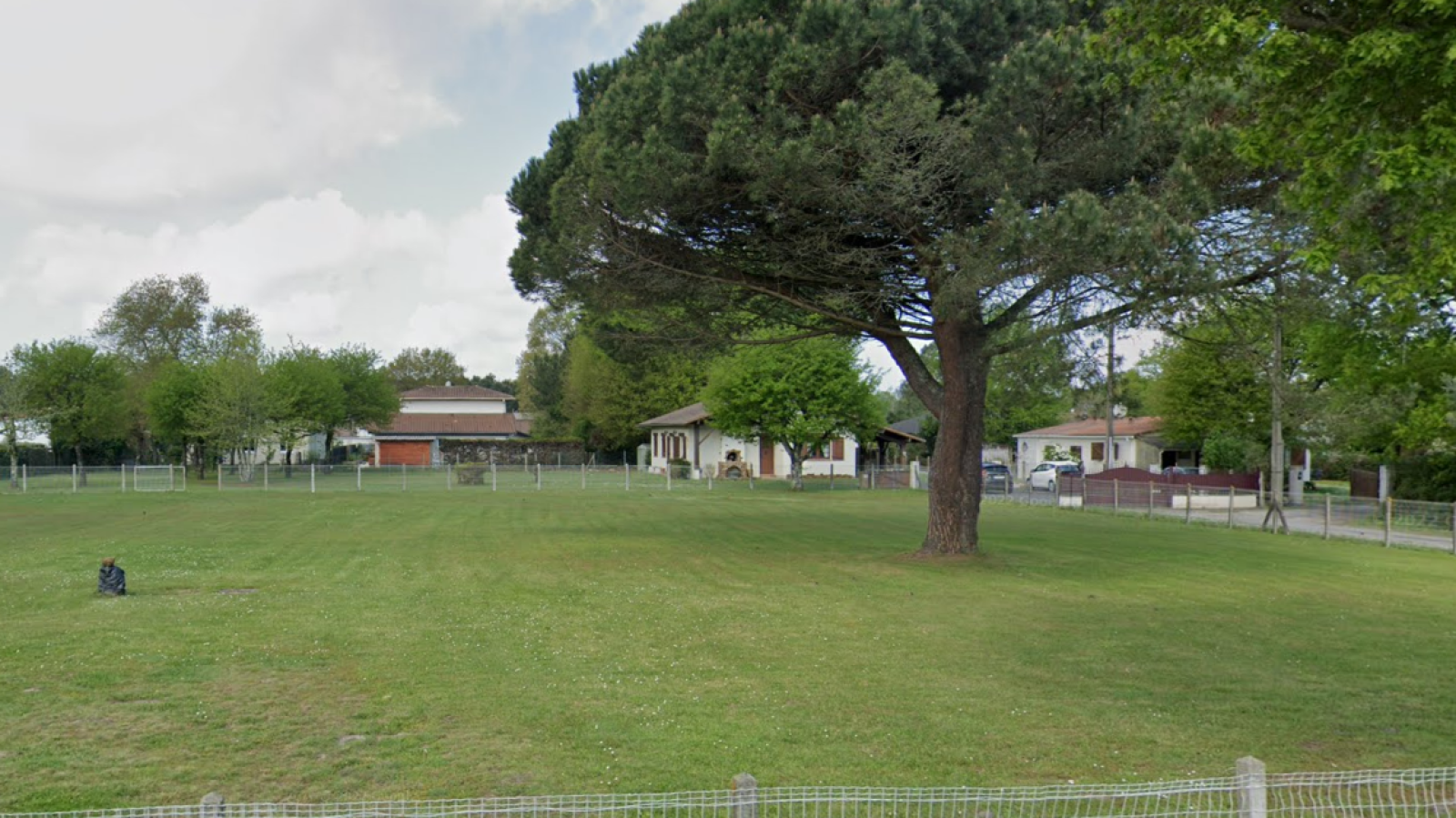 Terrain constructible de 840m2 à Oeyreluy