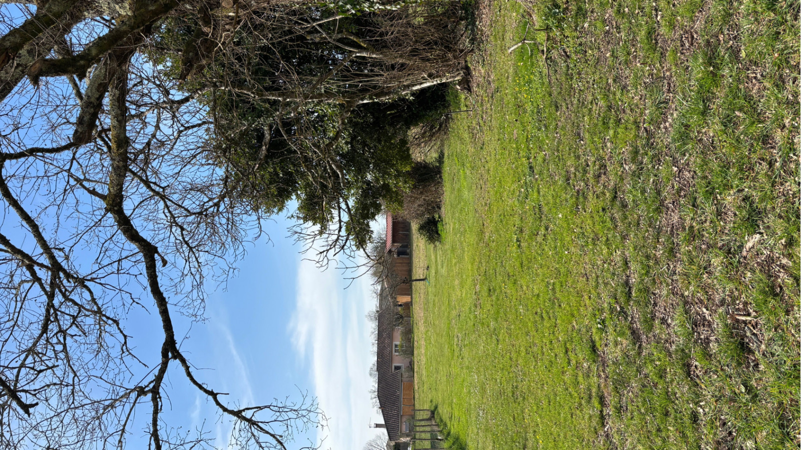 Terrain constructible de 825m2 à Saint-Genès-de-Lombaud