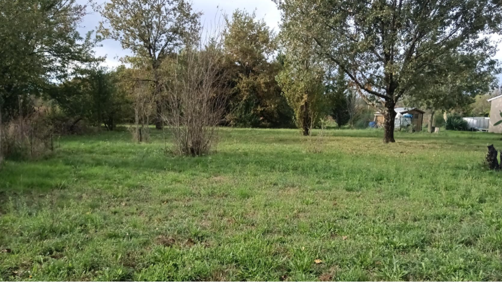 Terrain constructible de 815m2 à Lignan-de-Bordeaux