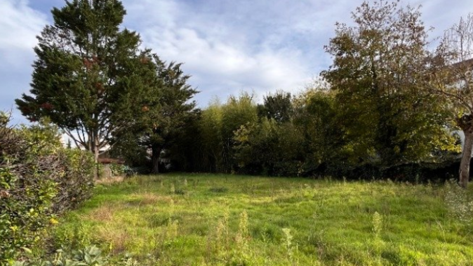 Terrain constructible de 645m2 à Pessac