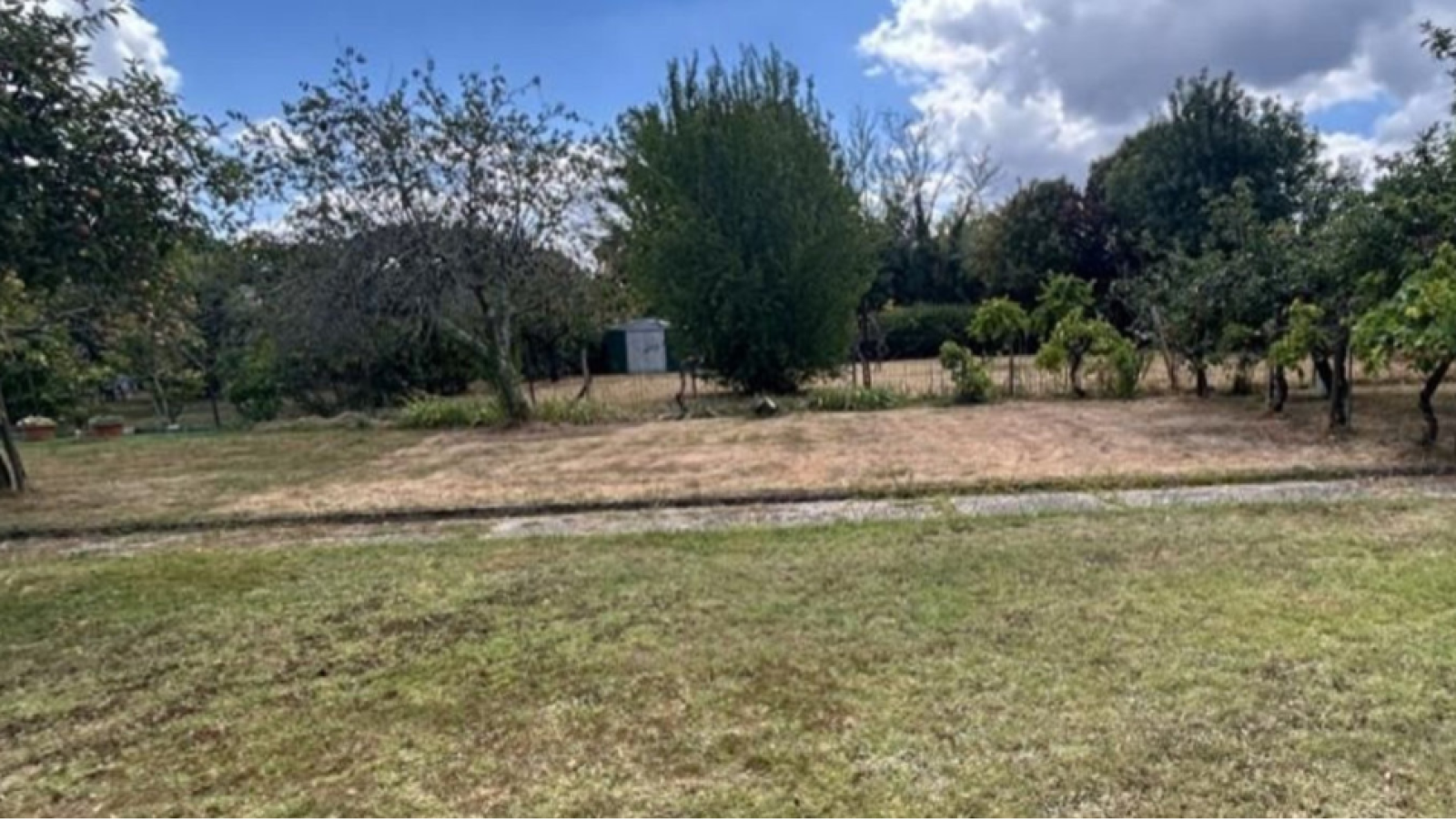 Terrain constructible de 920m2 à Artigues-près-Bordeaux