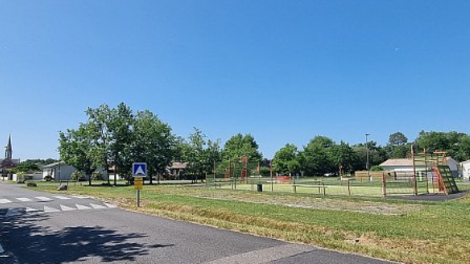 Terrain constructible de 500m2 à Brach