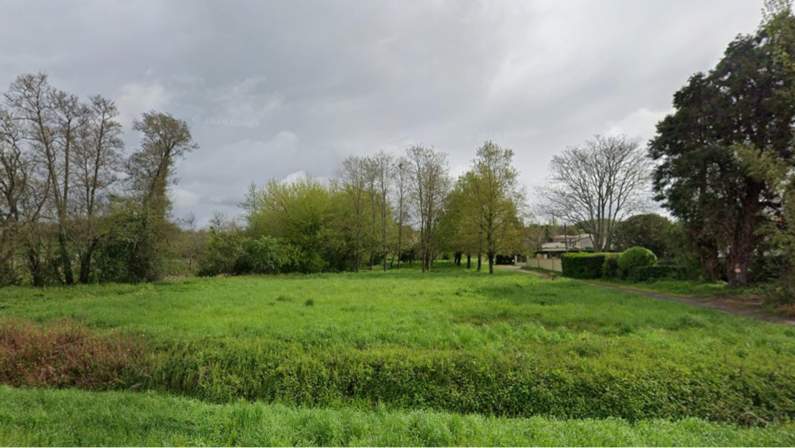 Terrain constructible de 702m2 à Verdelais