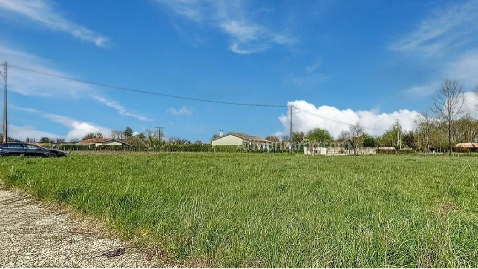 Terrain constructible de 743m2 à Saint-Médard-de-Guizières