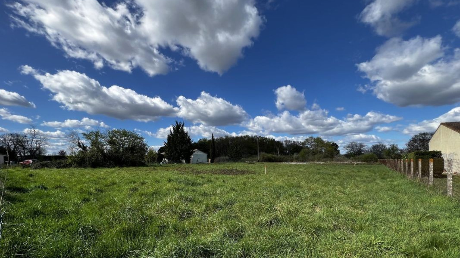 Terrain constructible de 880m2 à Coutras