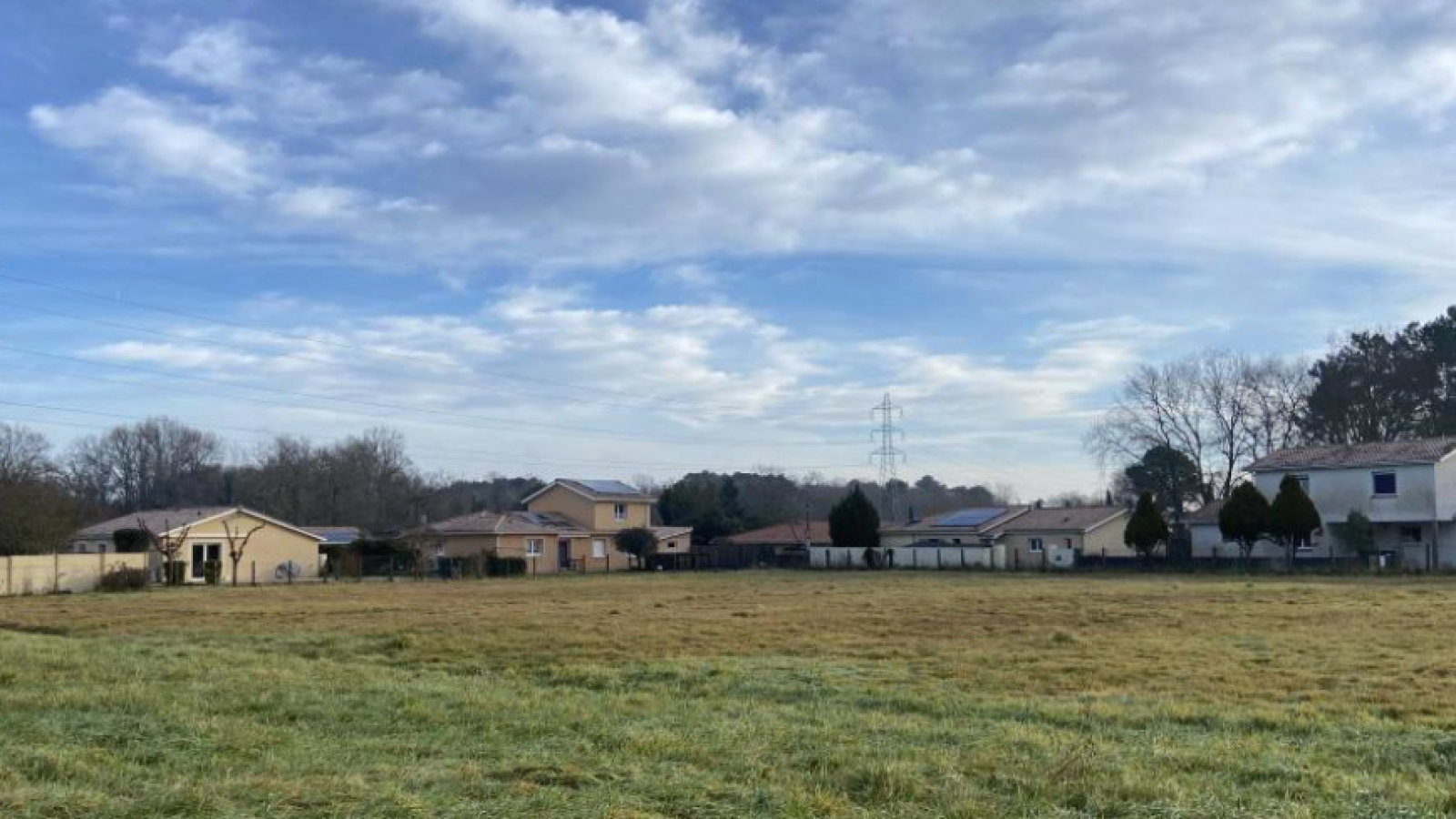 Terrain constructible de 445m2 à Le Pout