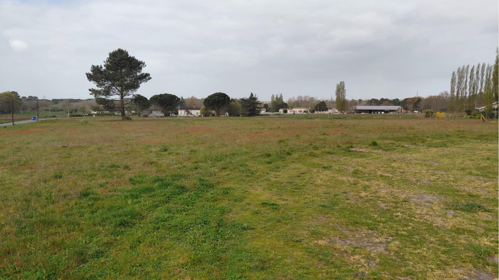 Terrain constructible de 553m2 à Saint-Savin