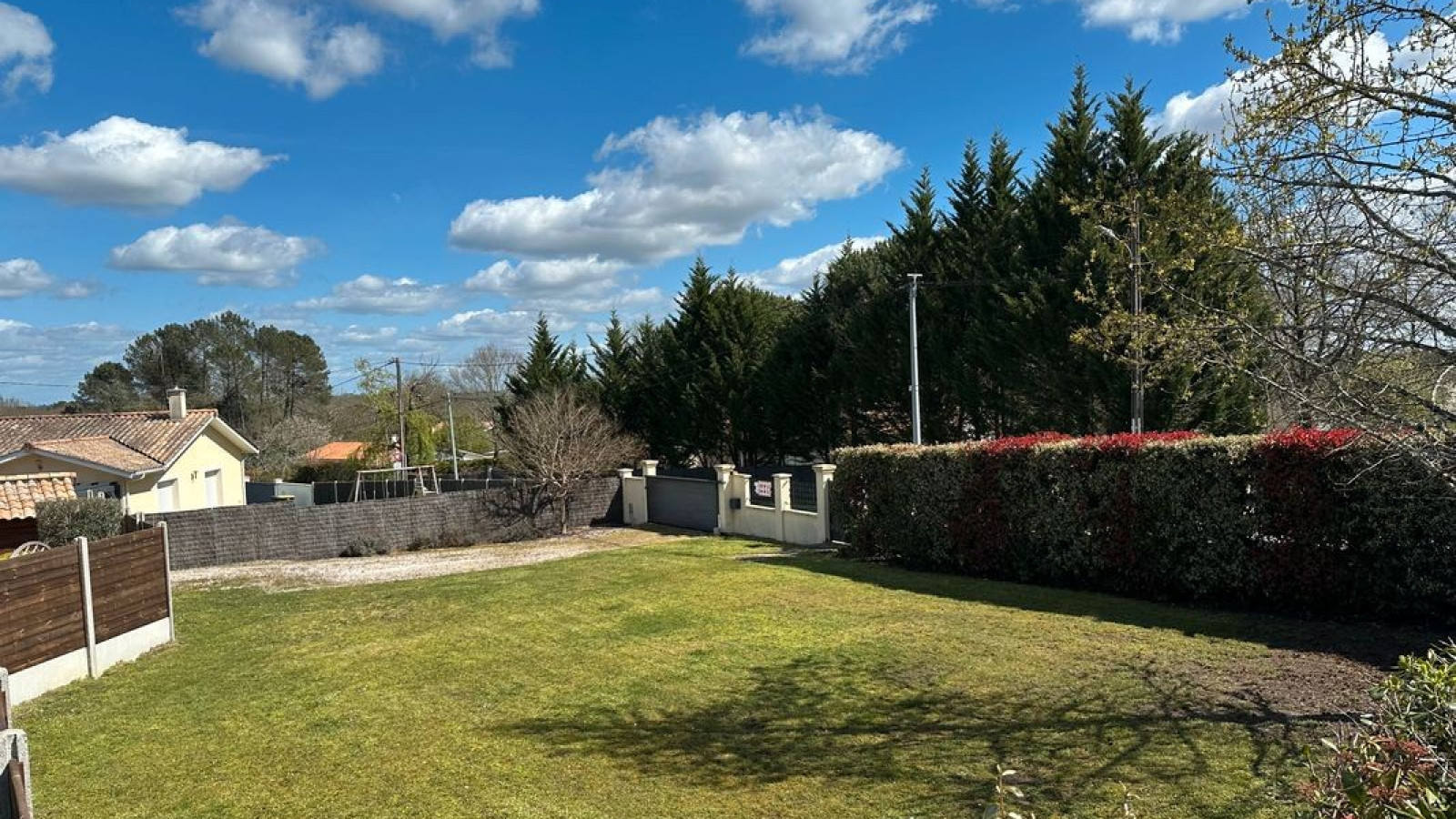 Terrain constructible de 461m2 à Saint-Michel-de-Rieufret